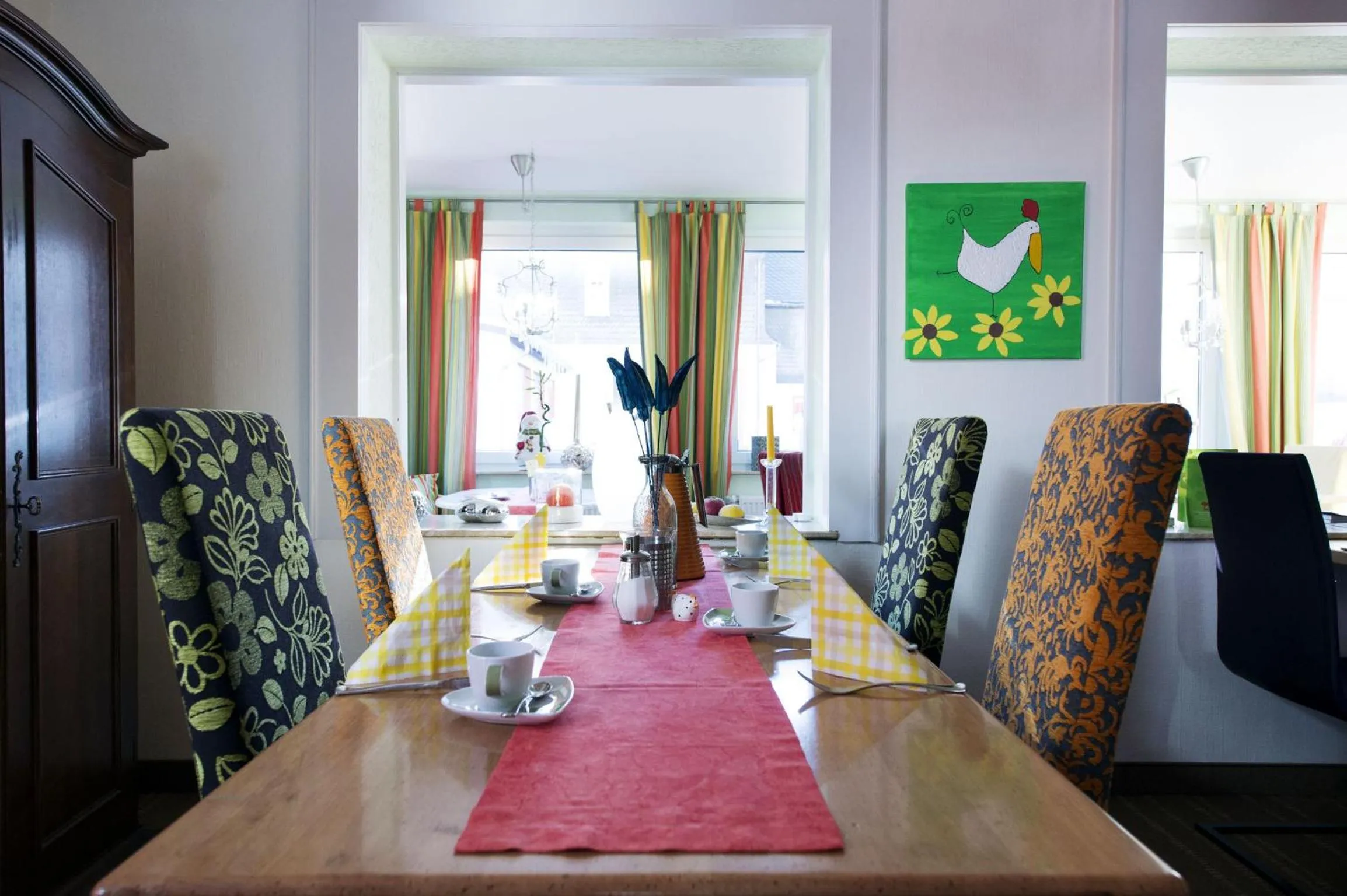 Restaurant/places to eat in Hotel Elegant