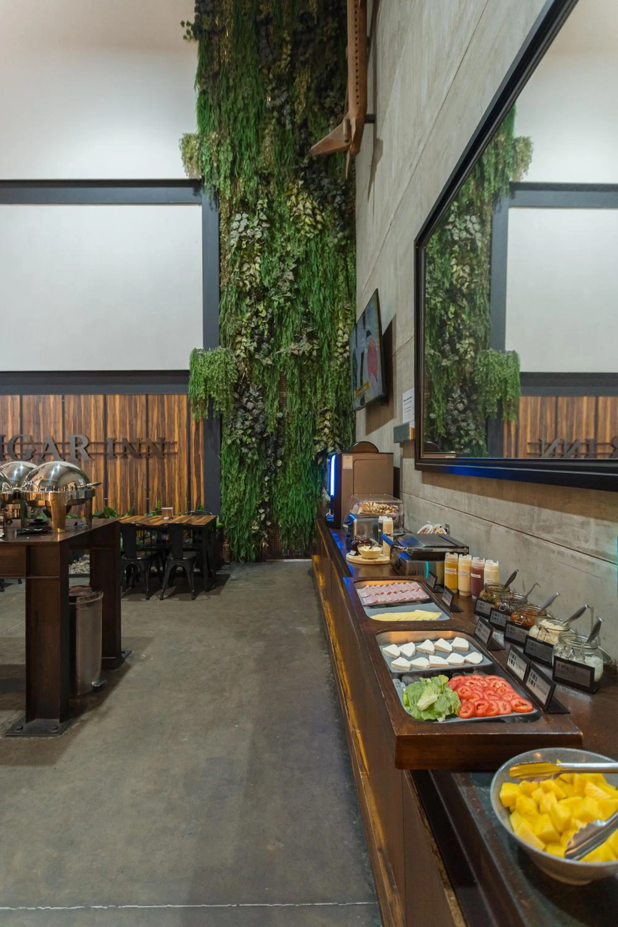 Buffet breakfast in Hangar Select Aeropuerto Guadalajara