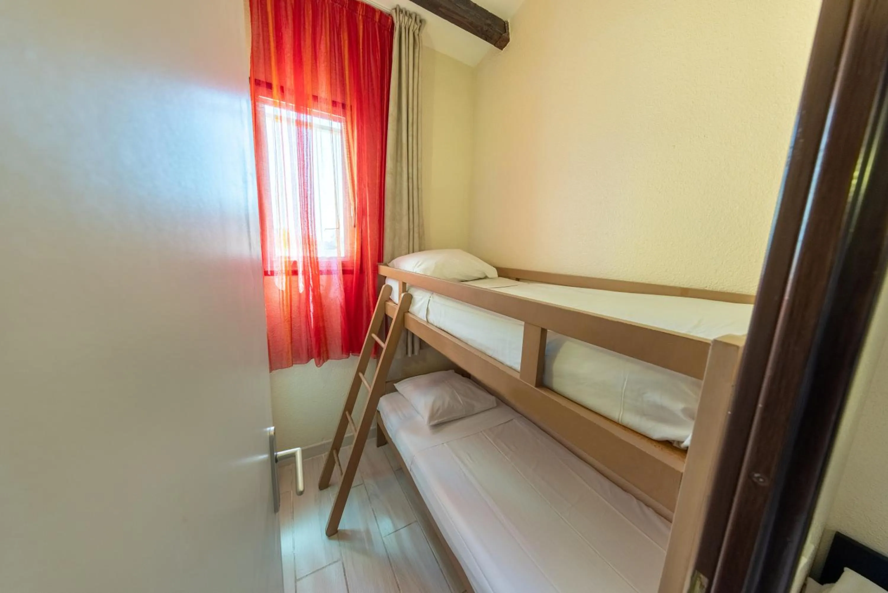 bunk bed, Bed in Brit Hotel Confort Hélios Agde