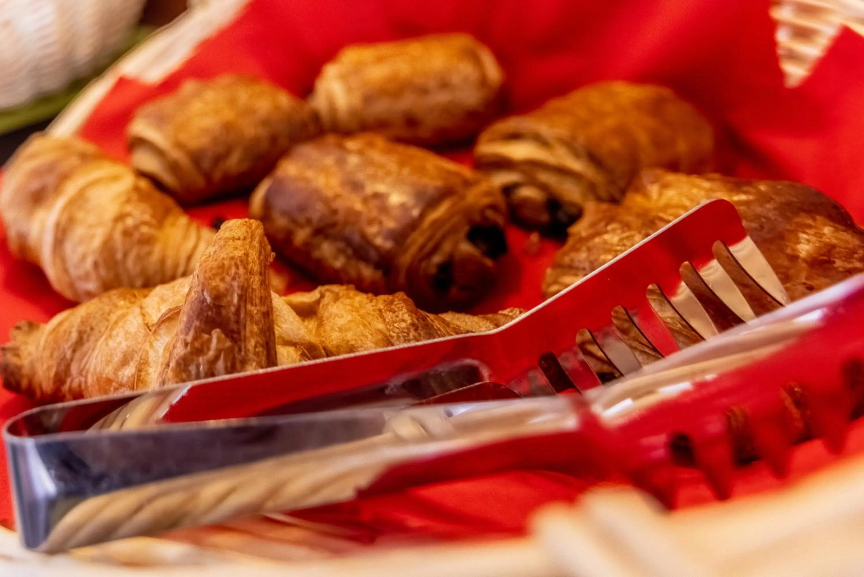 Buffet breakfast in Brit Hotel Confort Hélios Agde