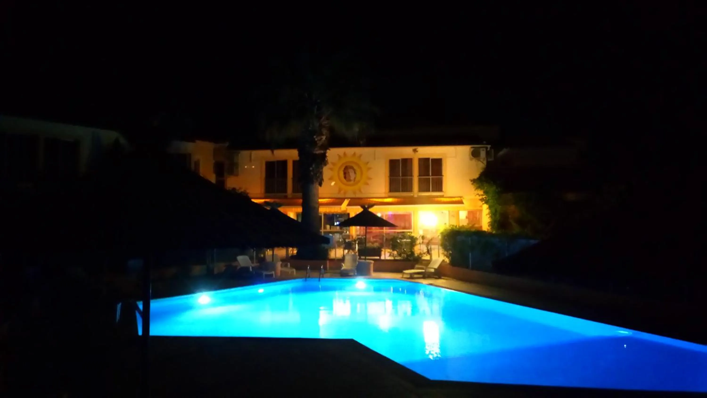 Swimming pool in Brit Hotel Confort Hélios Agde