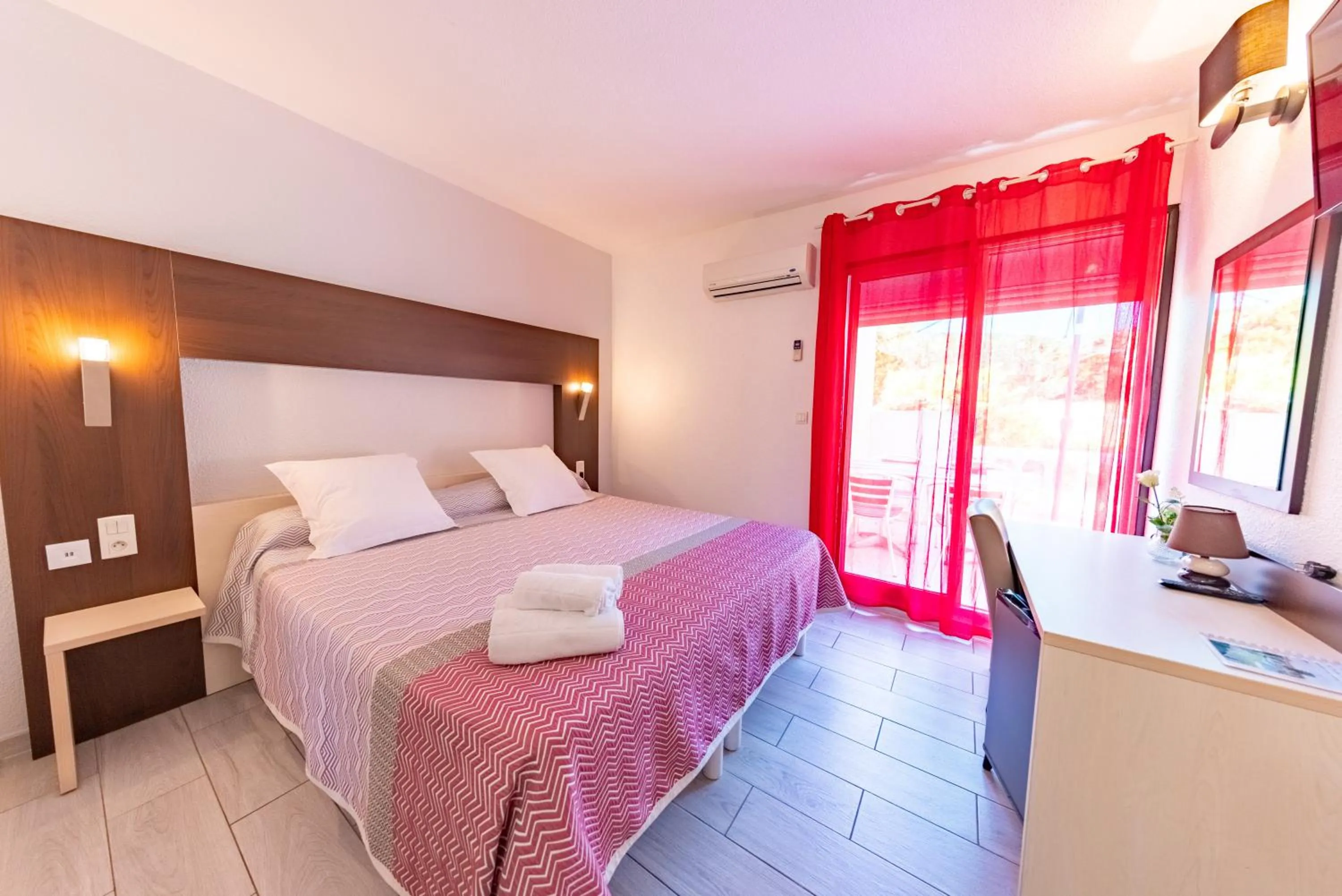 Bedroom, Bed in Brit Hotel Confort Hélios Agde