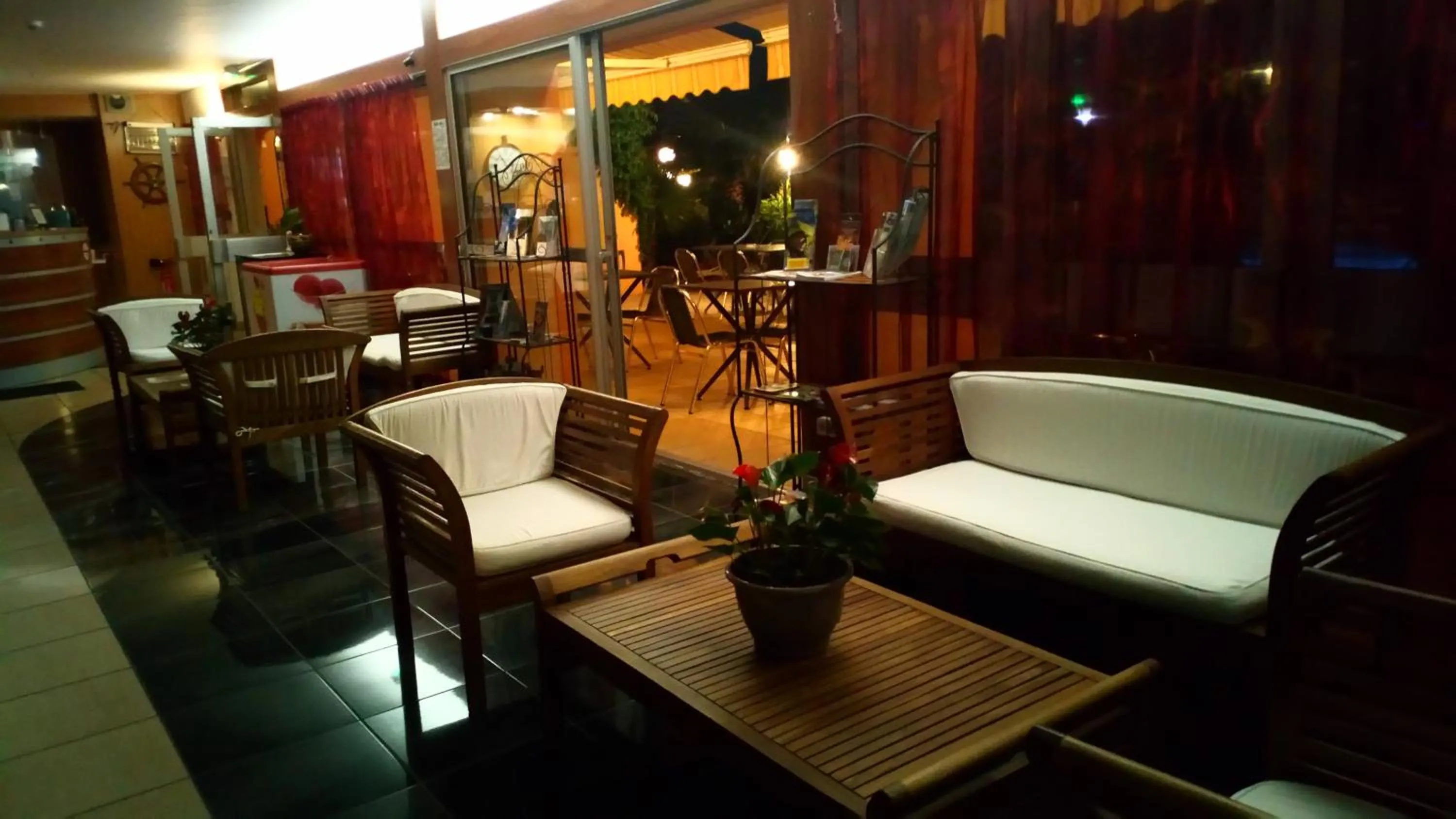 Seating area in Brit Hotel Confort Hélios Agde