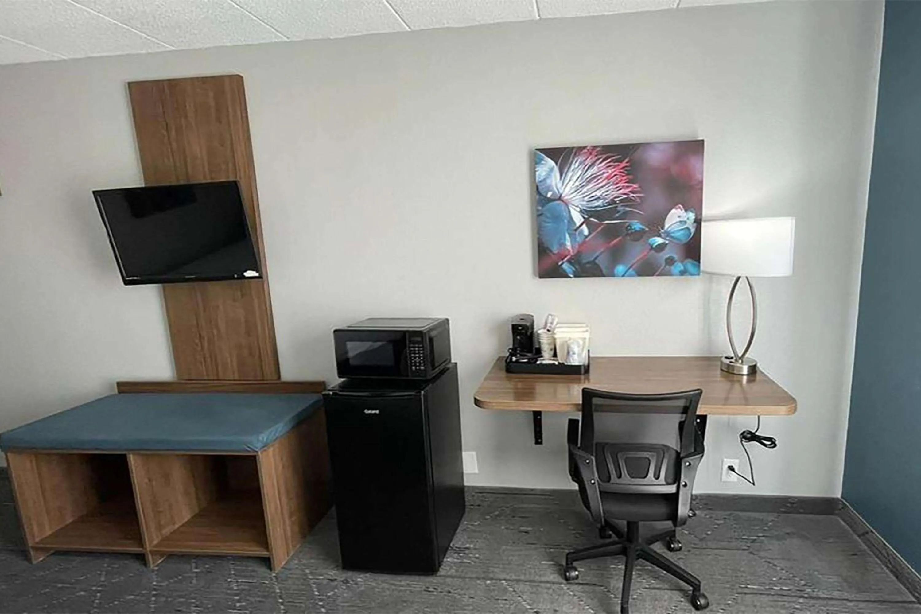 Photo of the whole room in Days Inn & Suites by Wyndham Springfield OH