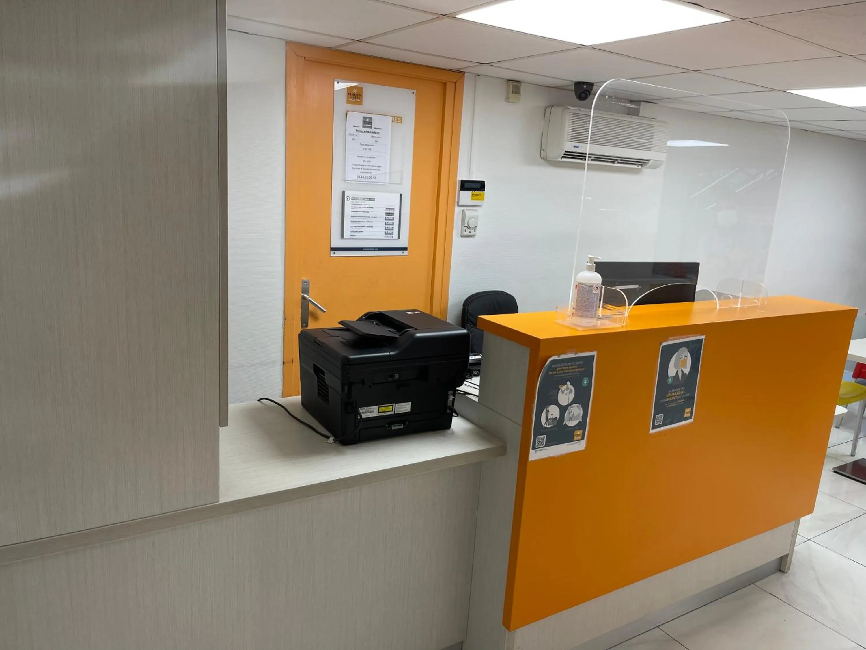 Lobby or reception in Premiere Classe Dunkerque Saint Pol Sur Mer