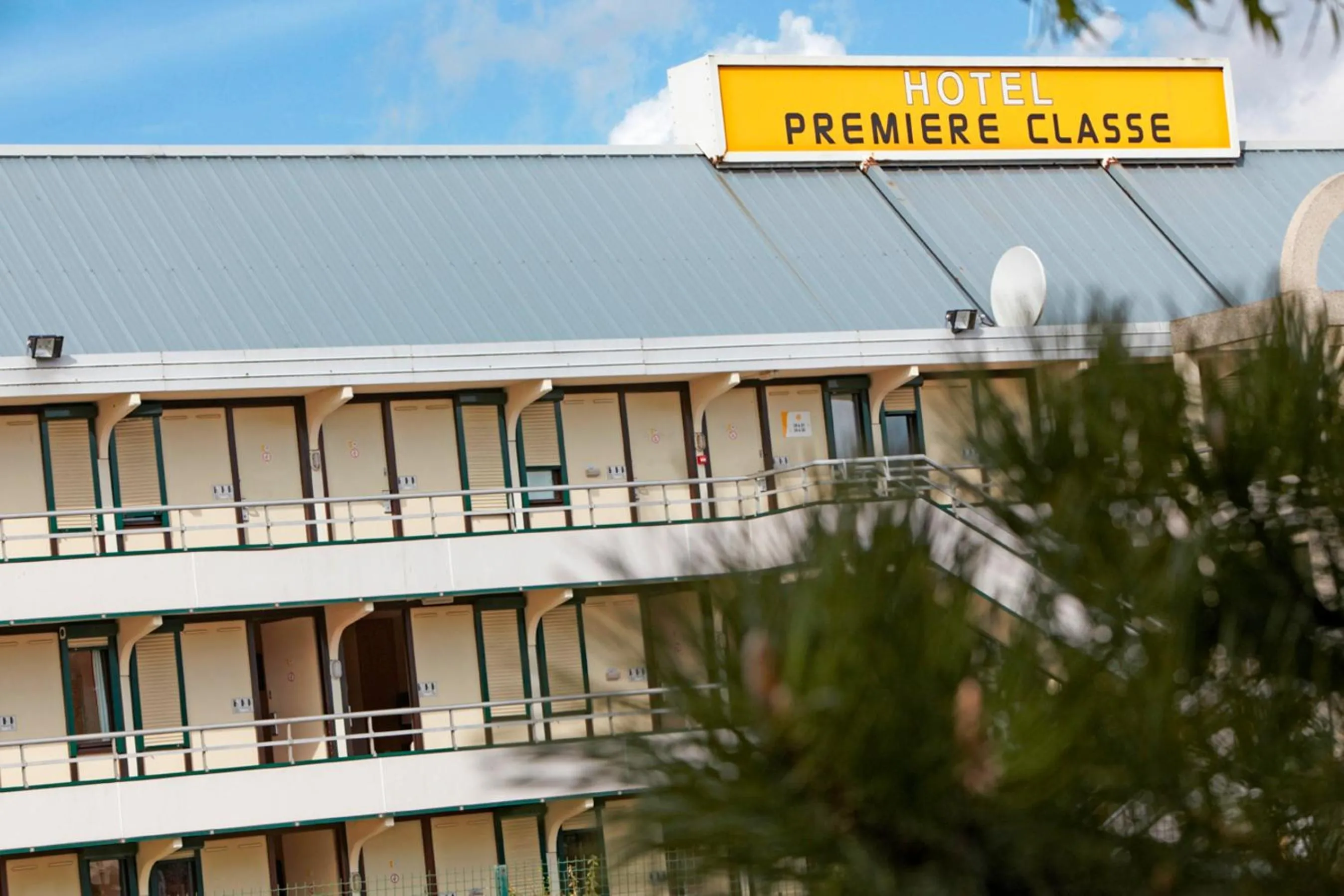 Facade/entrance in Premiere Classe Dunkerque Saint Pol Sur Mer
