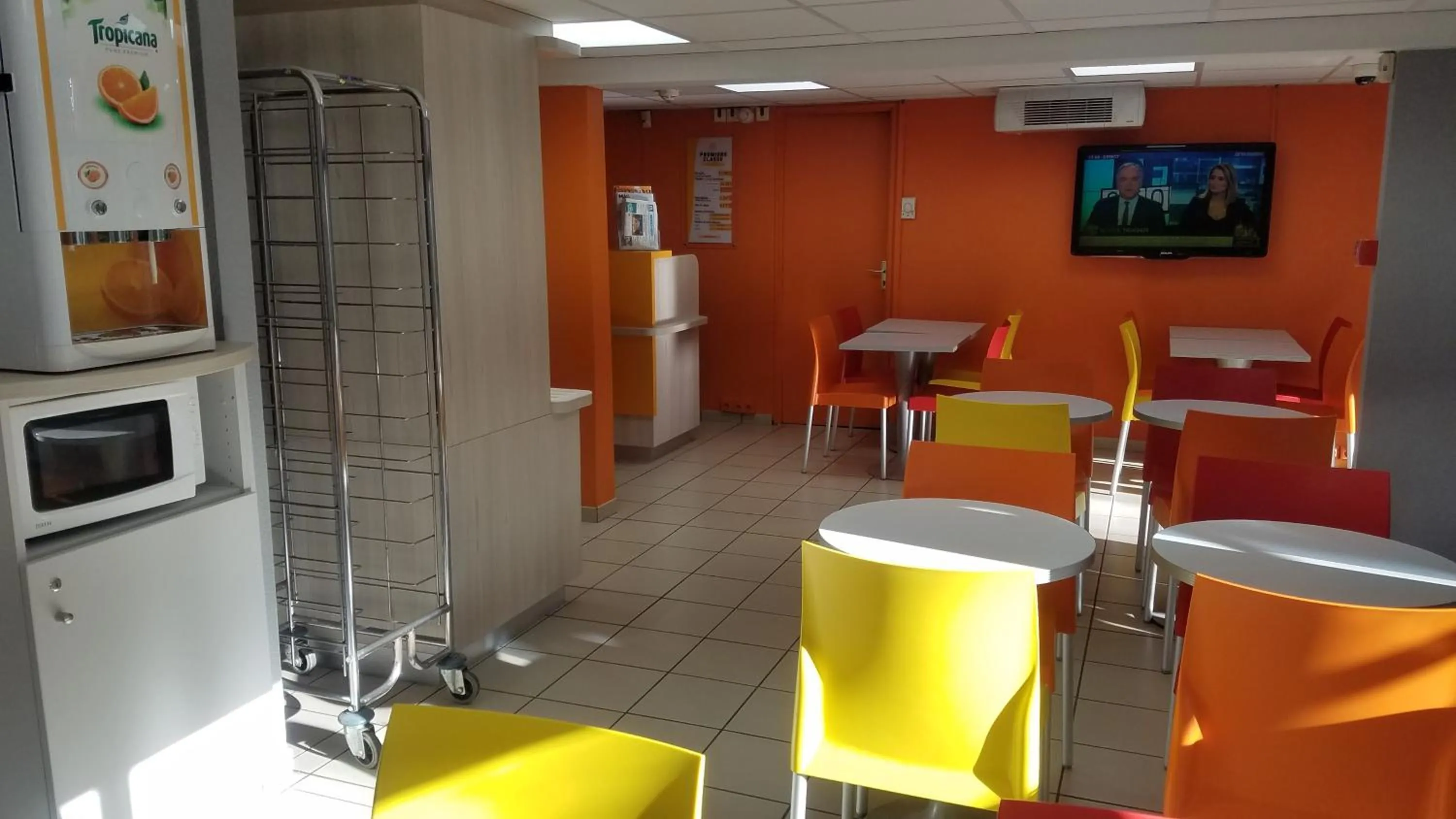 Dining area in Premiere Classe Périgueux - Boulazac