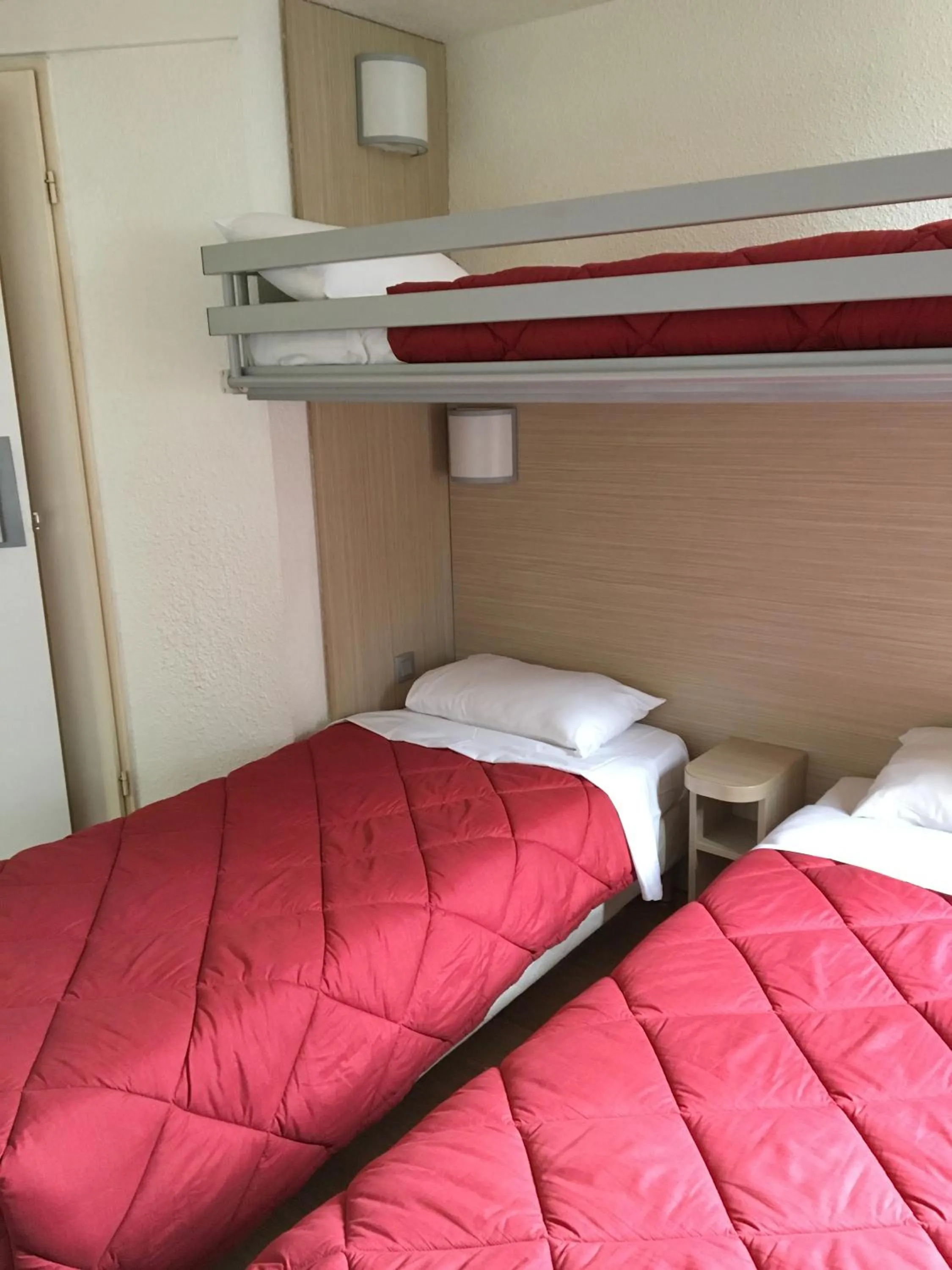 Bedroom, Bed in Premiere Classe Paris Ouest - Nanterre - La Defense