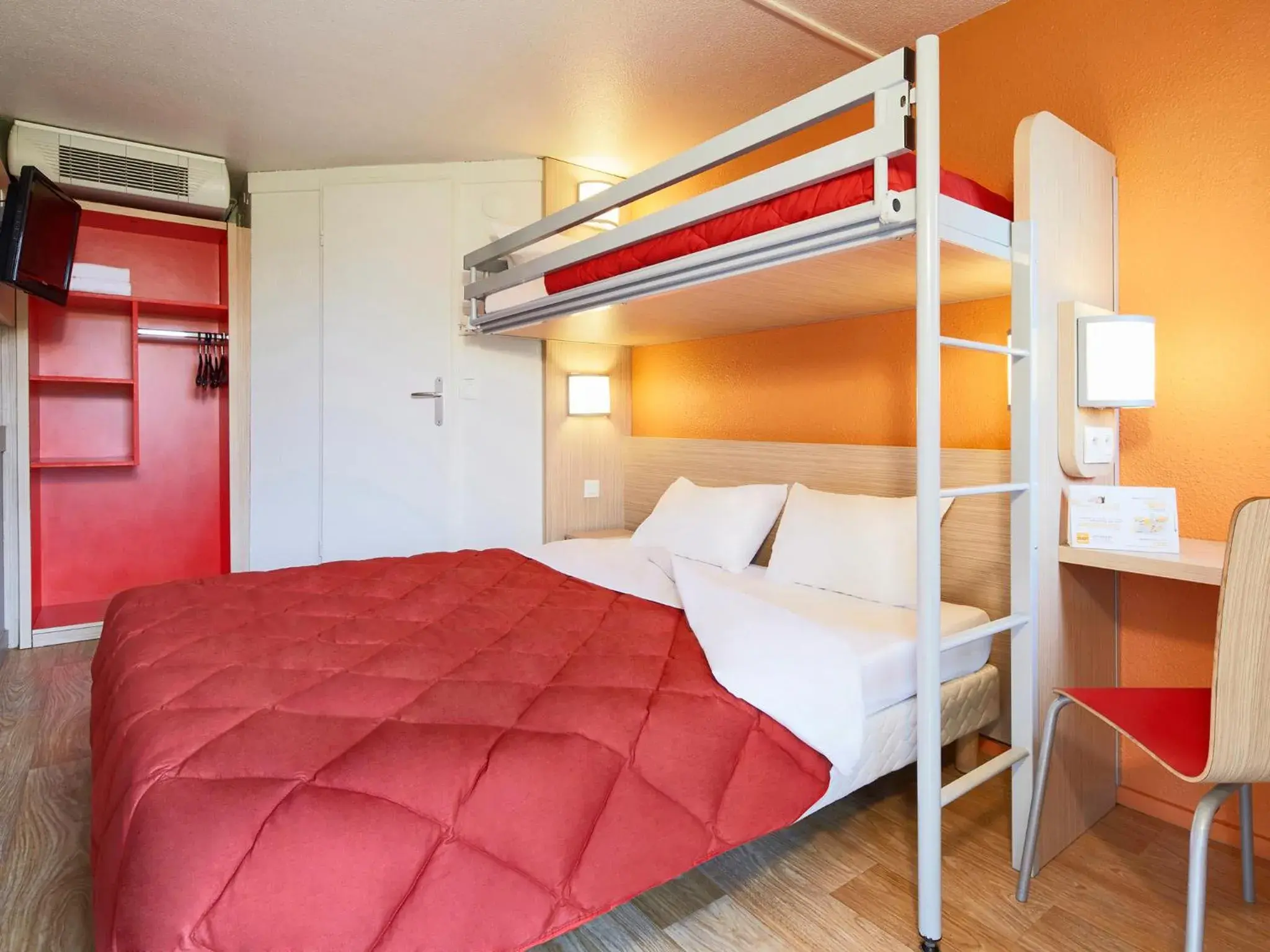 Triple Room (1 Double Bed + 1 Single Bed) in Premiere Classe Paris Ouest - Nanterre - La Defense Triple Room (1 Double Bed + 1 Single Bed) in Premiere Classe Paris Ouest - Nanterre - La Defense