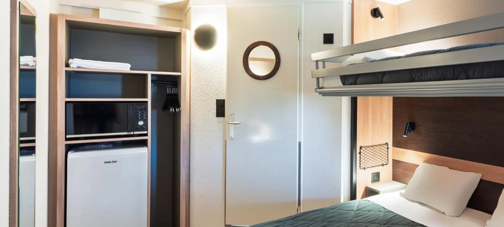 Kitchen or kitchenette, Bed in Premiere Classe Niort Est La Creche