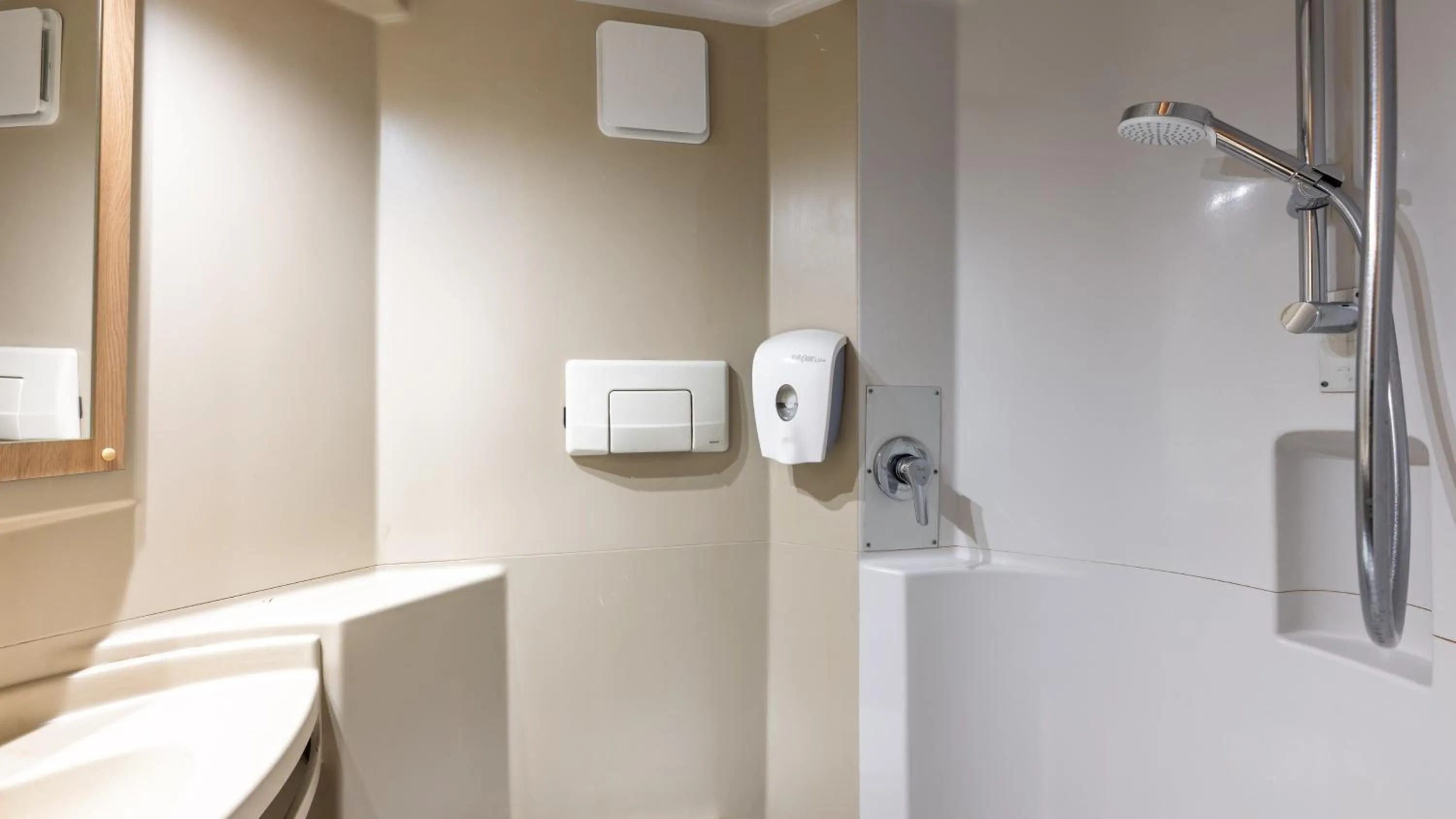 Shower in Premiere Classe Niort Est La Creche