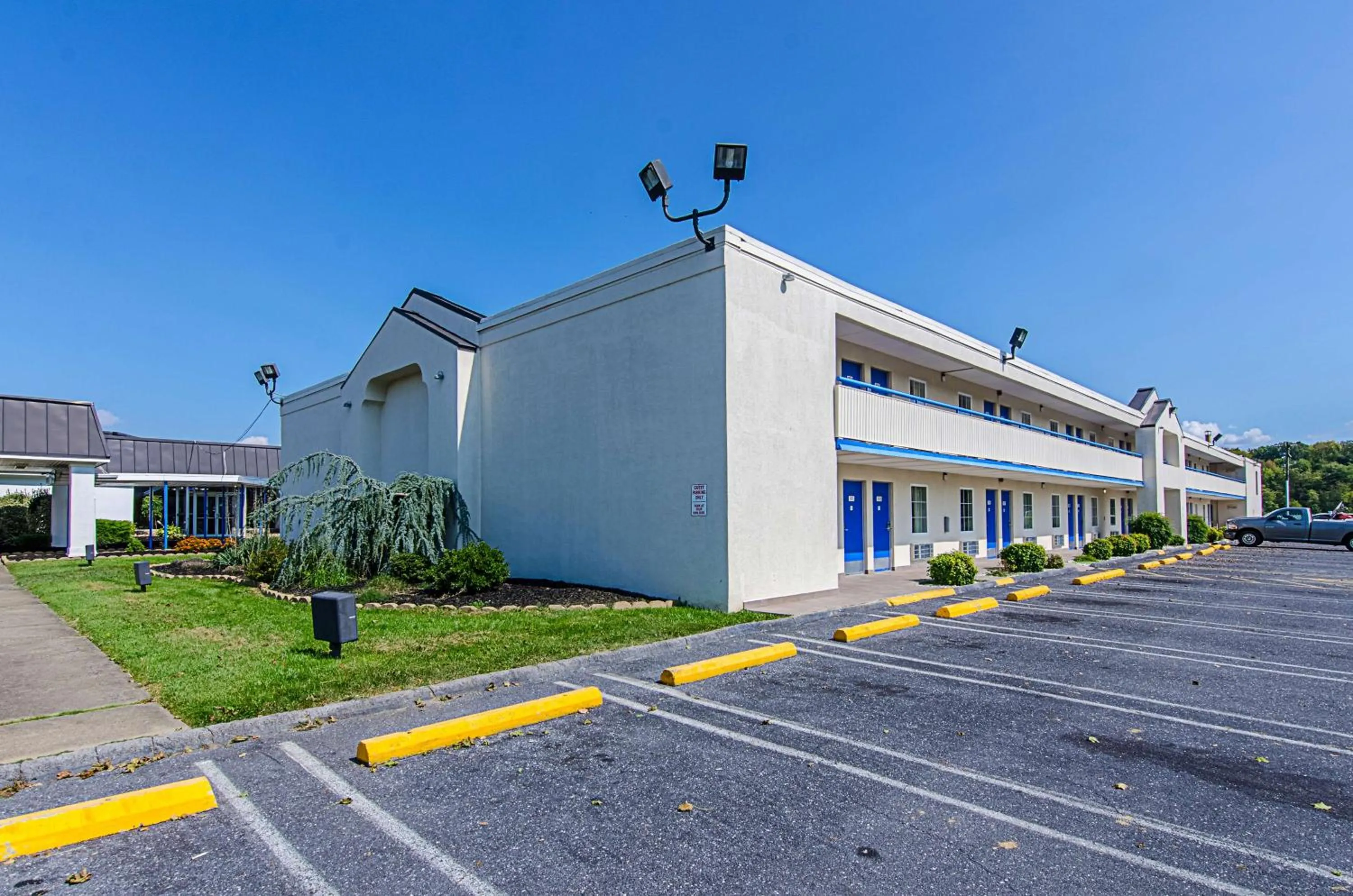 Property building in Motel 6-Staunton, VA