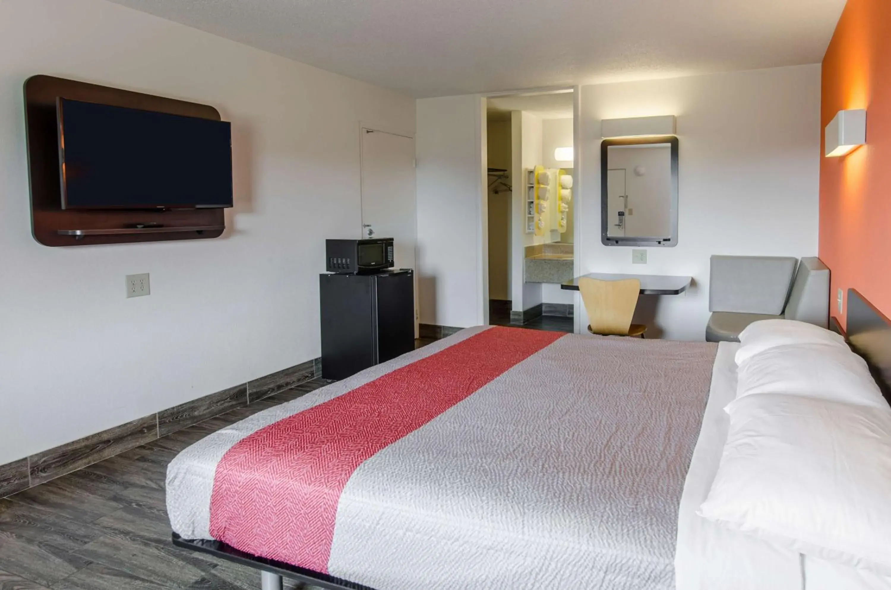 King Room - Disability Access - Non-Smoking in Motel 6-Staunton, VA King Room - Disability Access - Non-Smoking in Motel 6-Staunton, VA