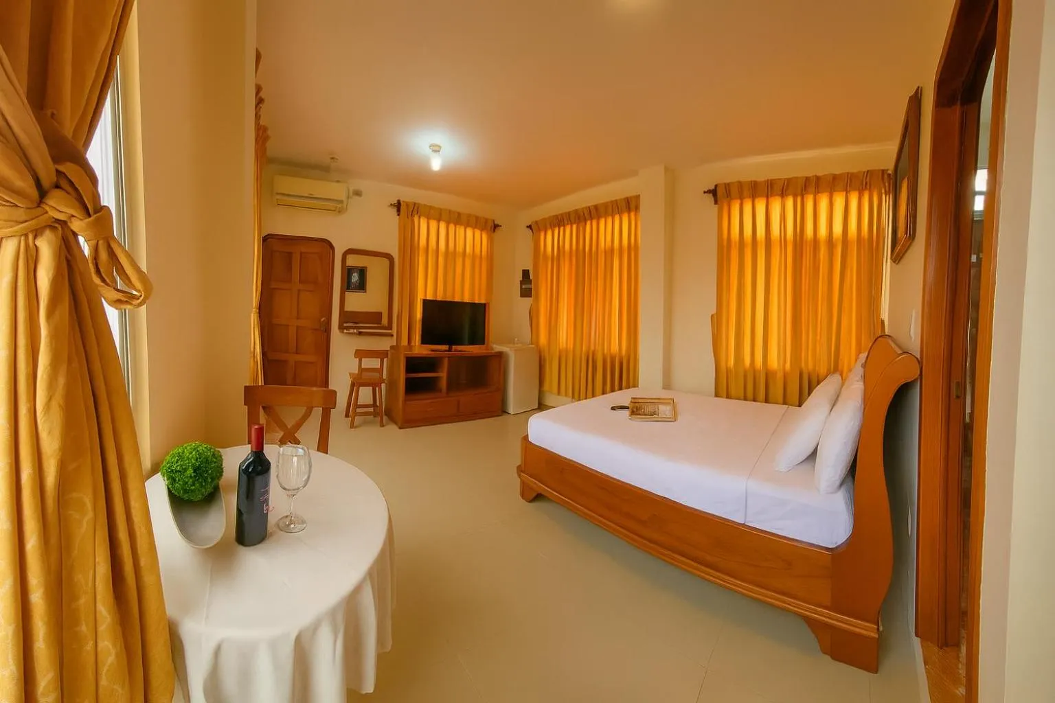 Bed in Hotel Del Sol Galapagos