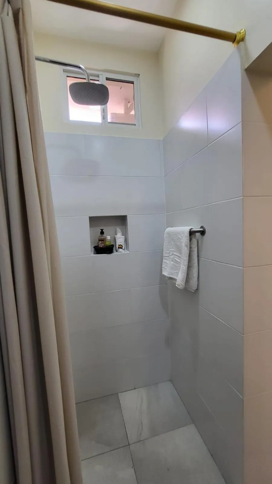 Shower in Hotel Del Sol Galapagos