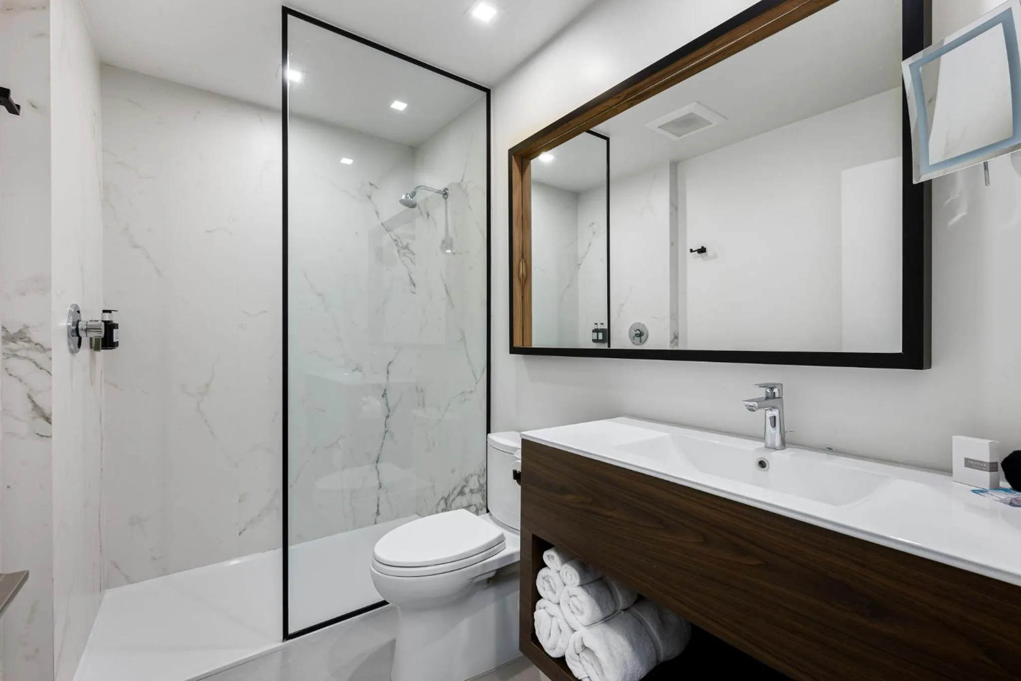 Bathroom in The Skylark, a Palm Springs Hotel