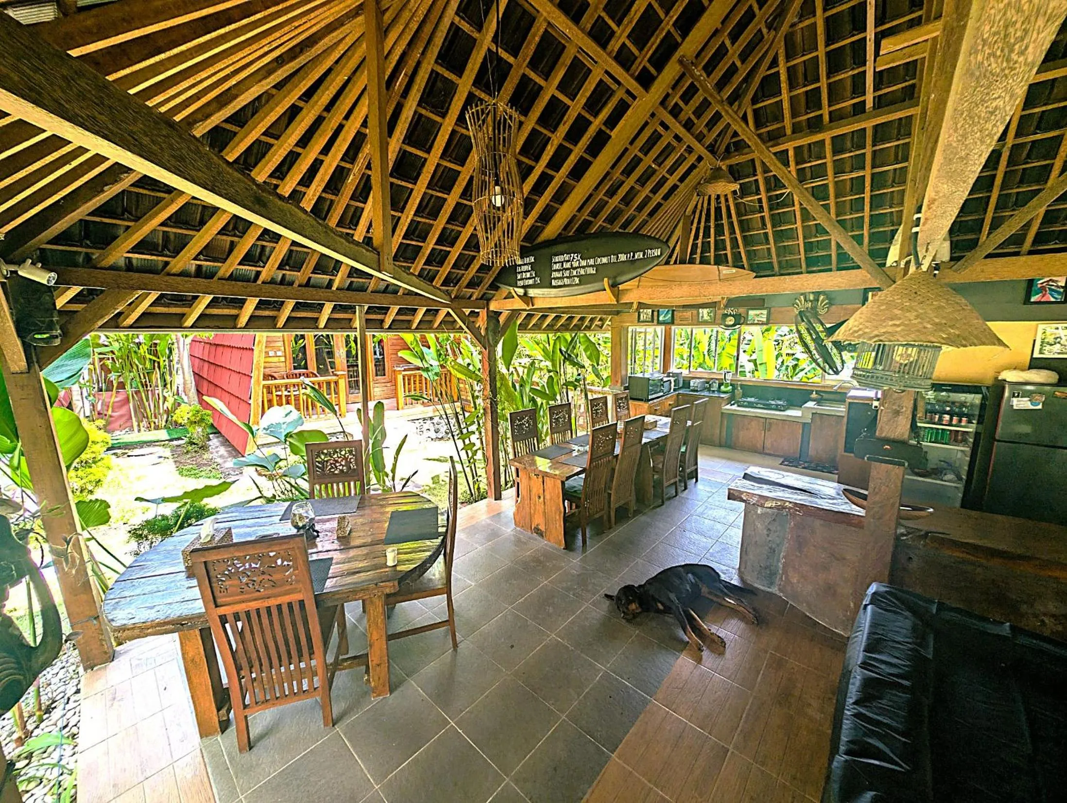 Communal kitchen in Ayumar Homestay Medewi