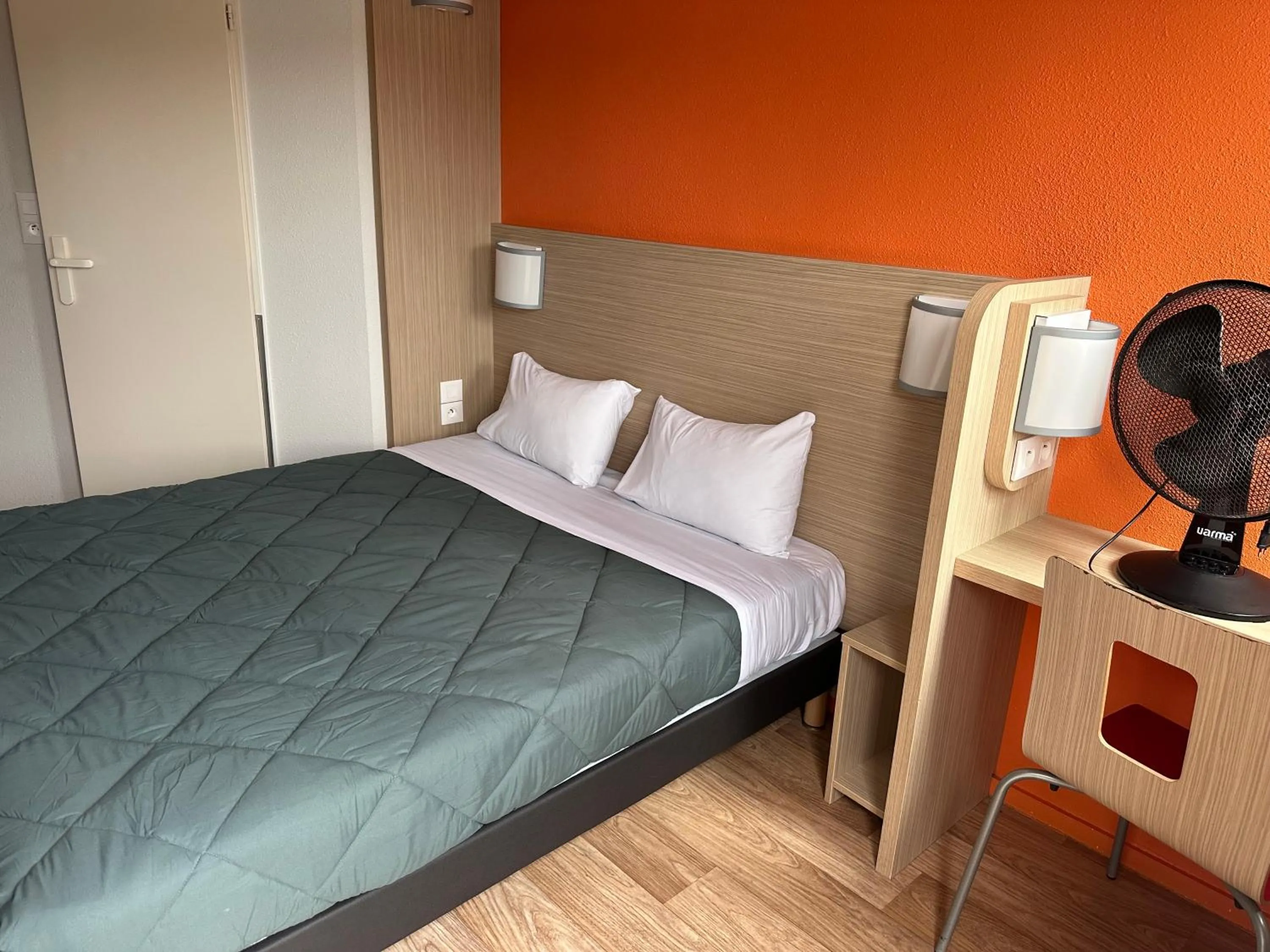 Bedroom, Bed in Premiere Classe Nantes Est St Sebastien Sur Loire