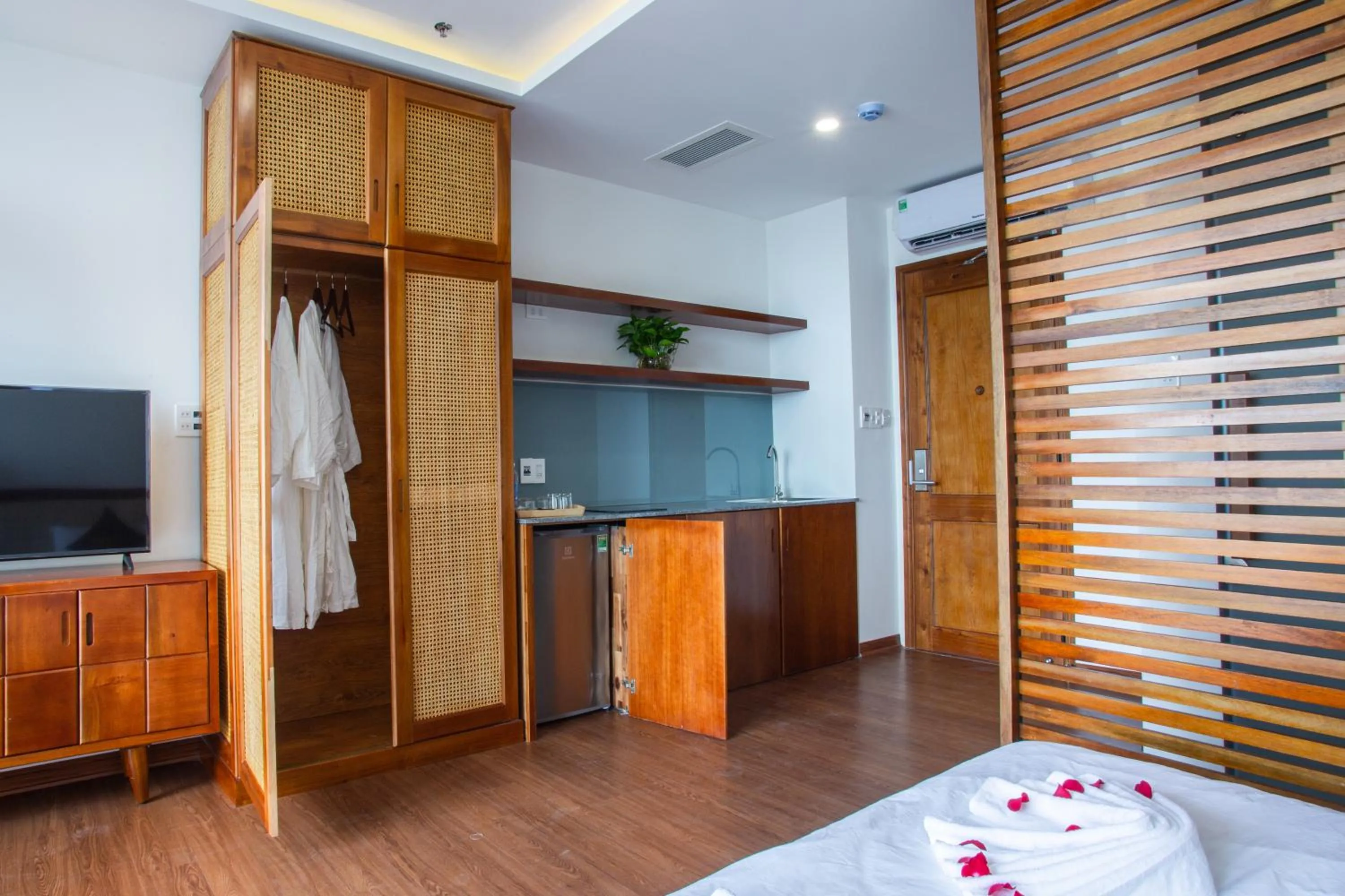 Communal lounge/ TV room, Bed in Luu Ngai Condotel Quy Nhon