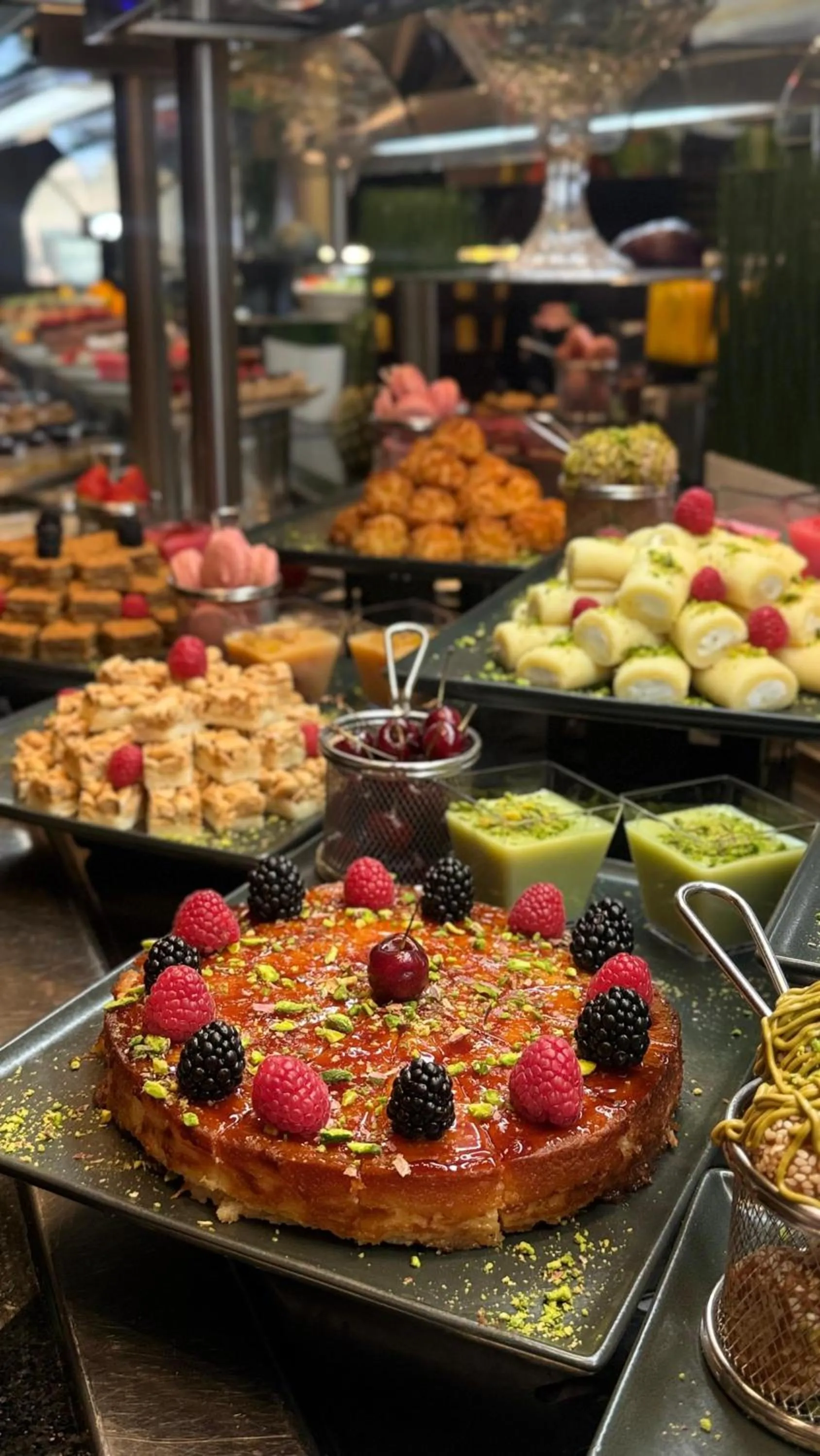 Restaurant/places to eat in Crowne Plaza Madinah by IHG