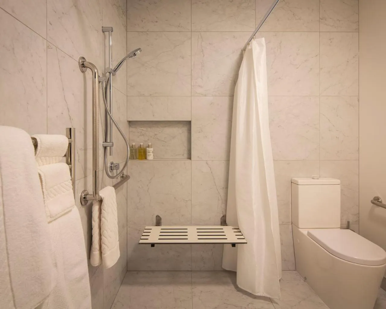 Bathroom in The Vicarage Geraldine