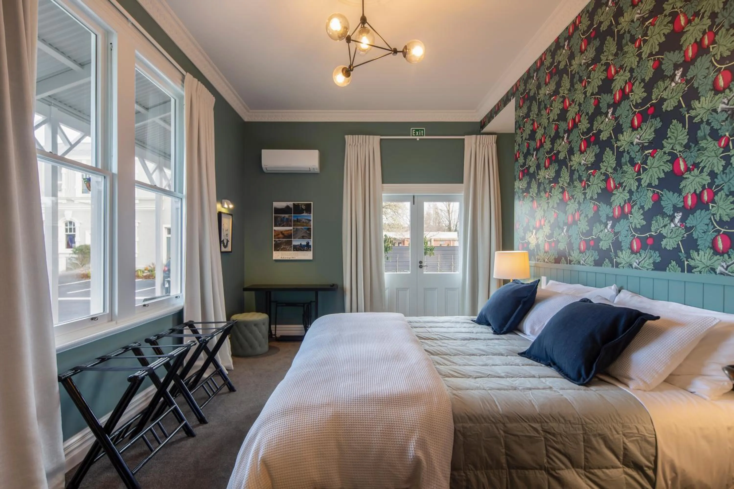 Bedroom, Bed in The Vicarage Geraldine