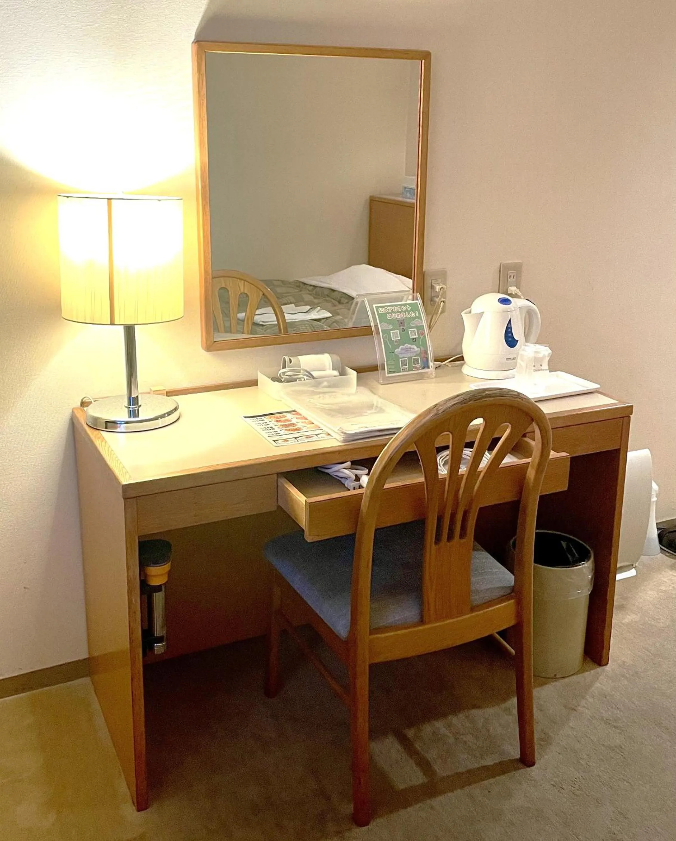 Photo of the whole room in Hotel Tetora Makuhari Inagekaigan (Formerly Business Hotel Marine)