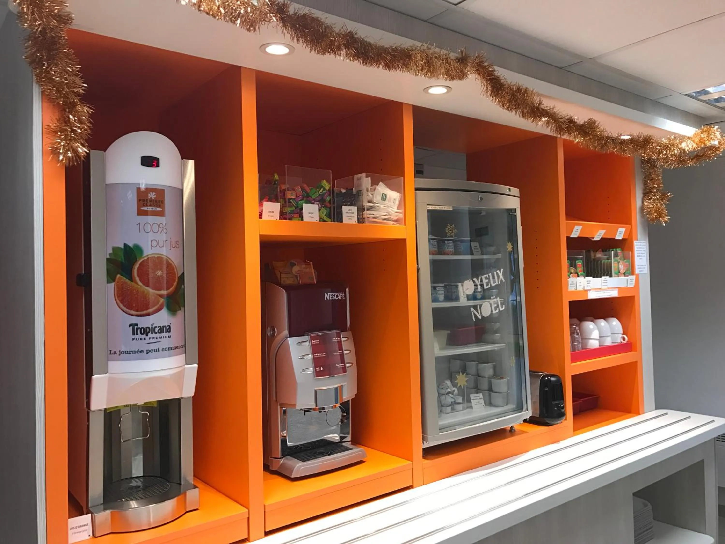 Restaurant/places to eat in Premiere Classe Marseille La Valentine