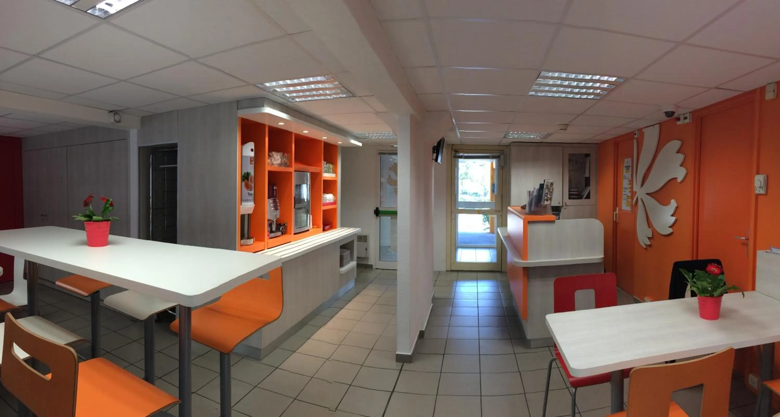 Lobby or reception in Premiere Classe Marseille La Valentine