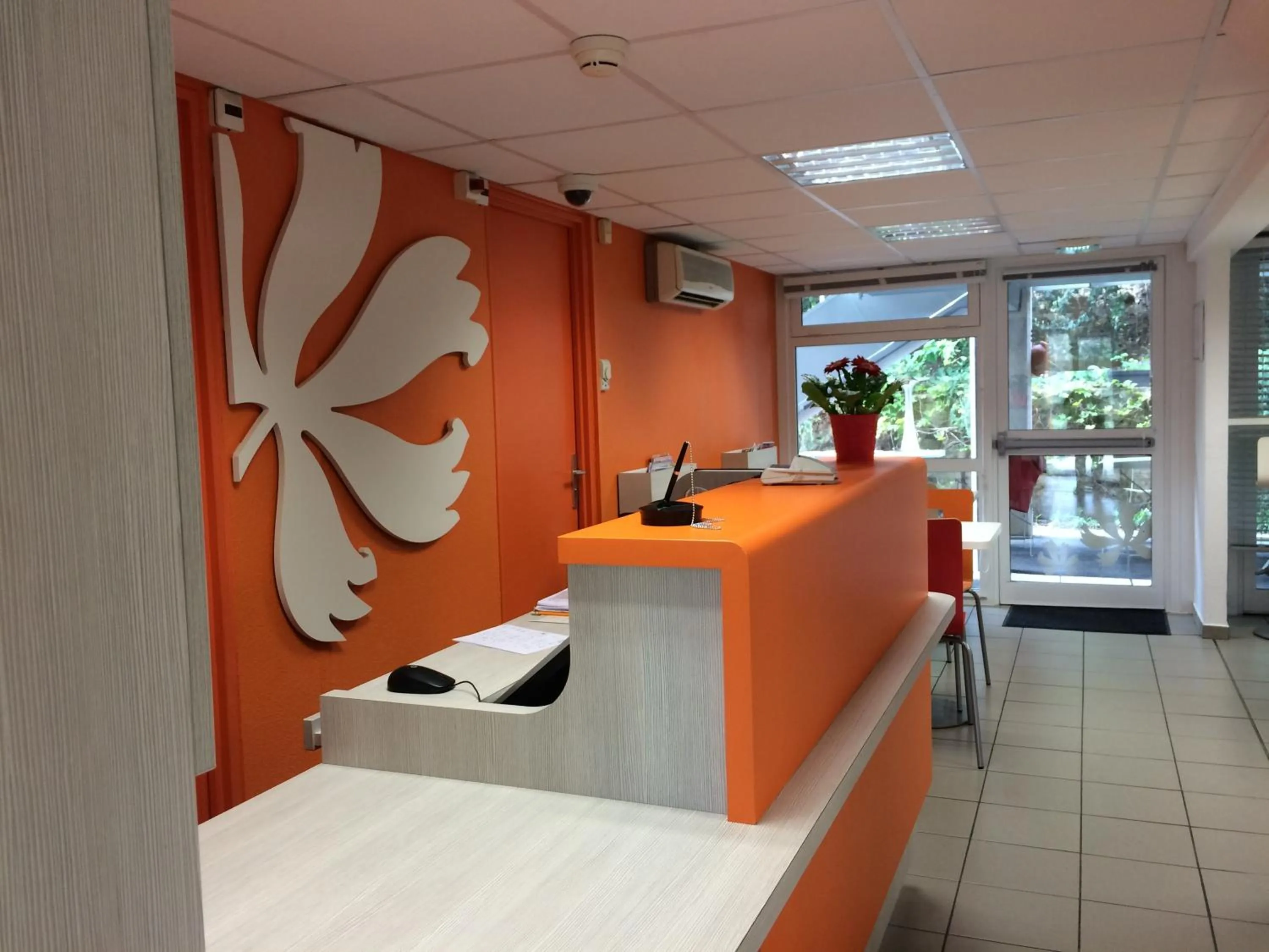 Lobby or reception in Premiere Classe Marseille La Valentine