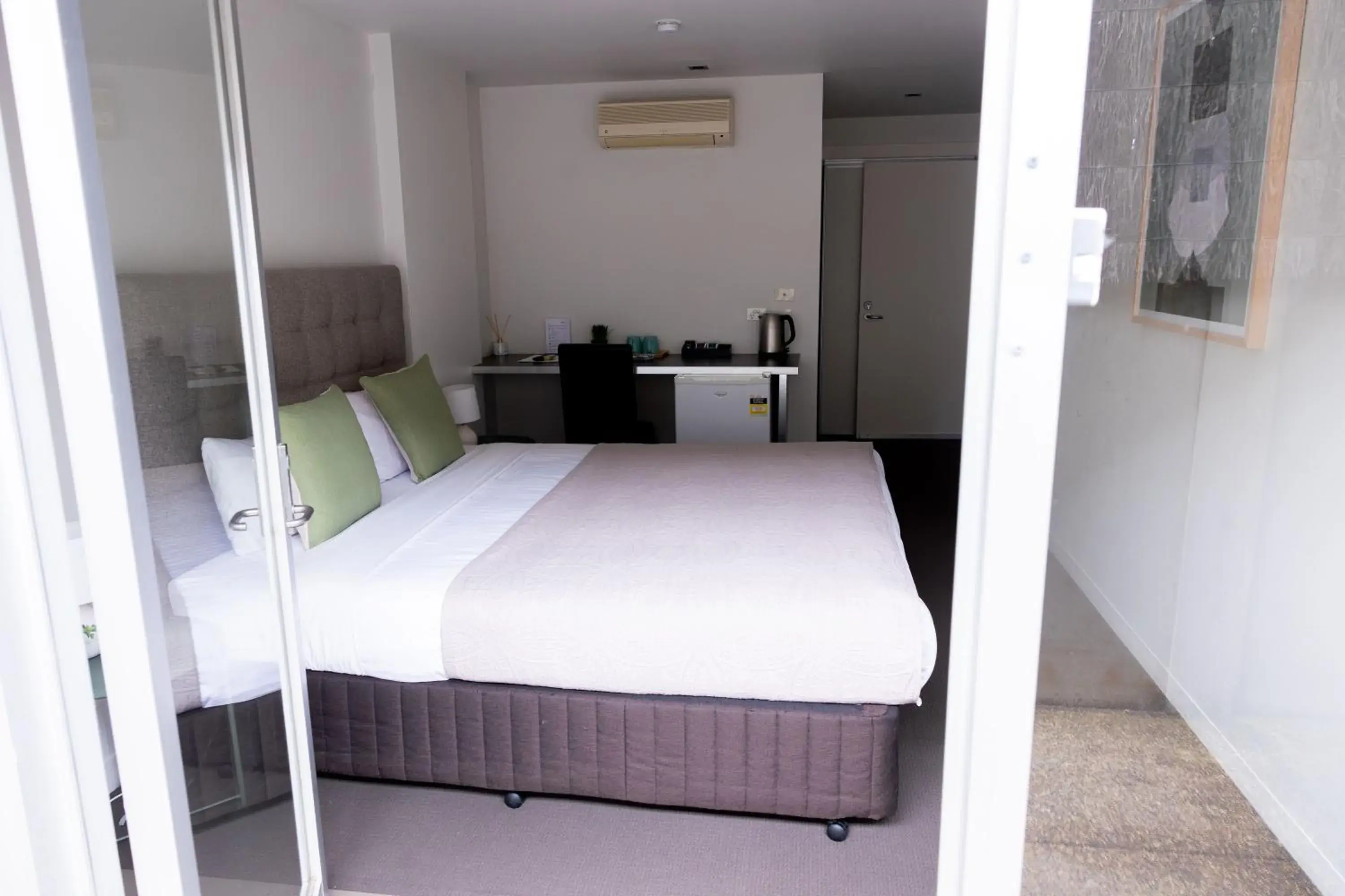 Motel Room - King Bed in The Apollo Motel Room - King Bed in The Apollo