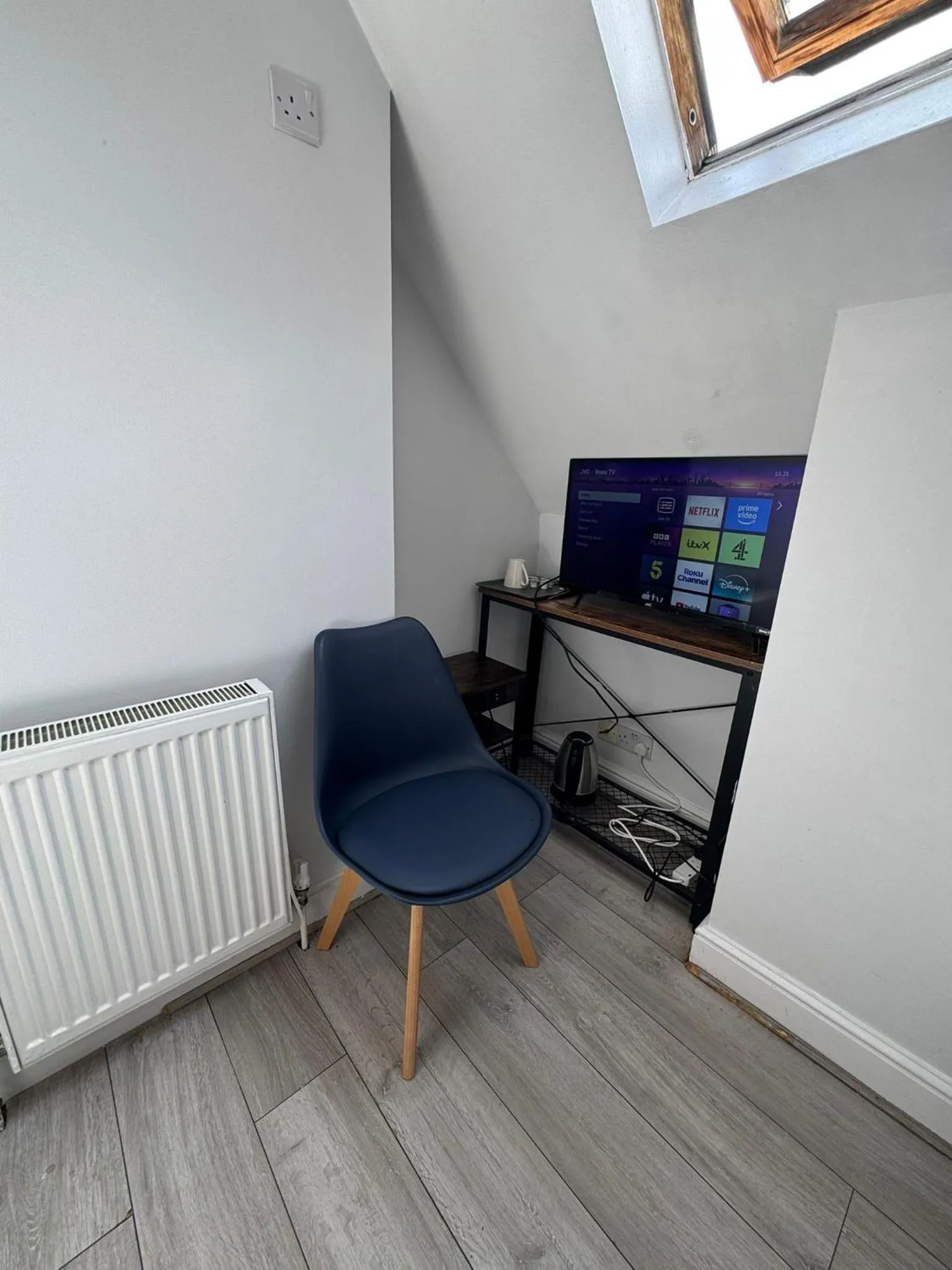 TV and multimedia in Golders Park Hotel