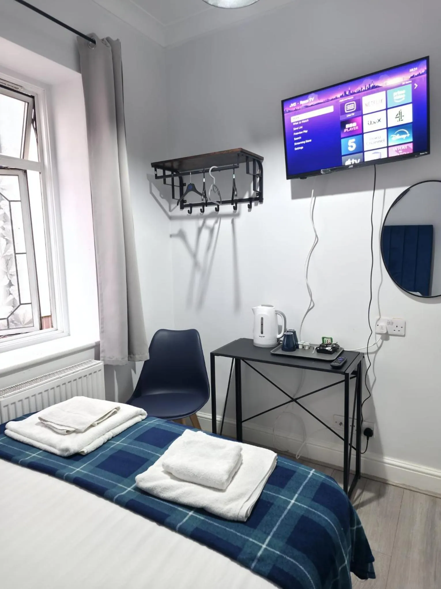 Bed in Golders Park Hotel