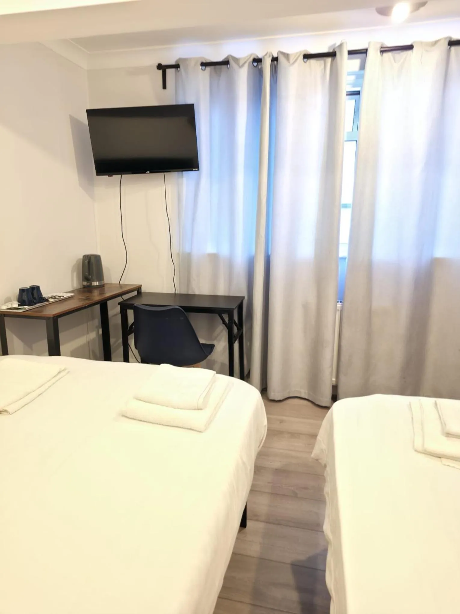 TV and multimedia, Bed in Golders Park Hotel