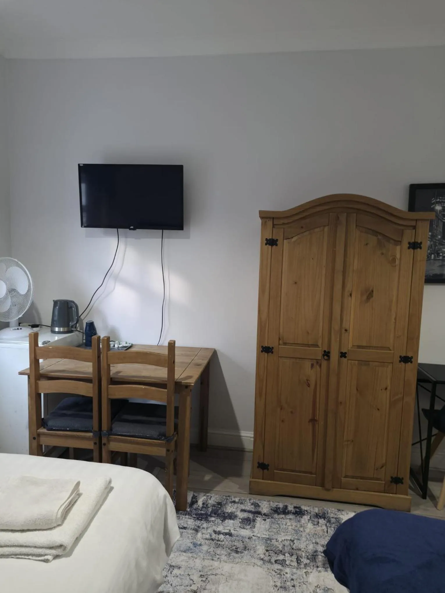 TV and multimedia, Bed in Golders Park Hotel