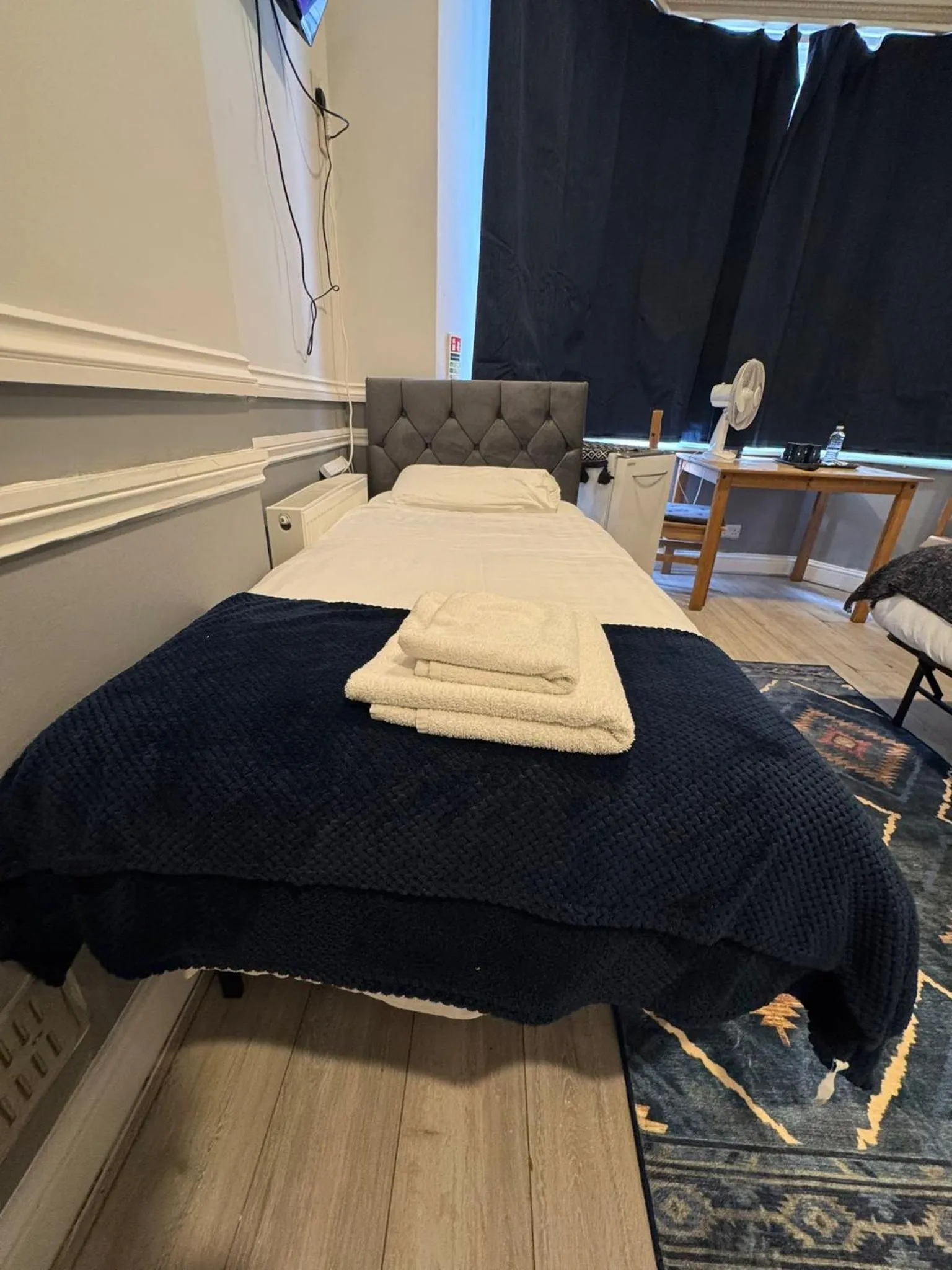 Bedroom, Bed in Golders Park Hotel