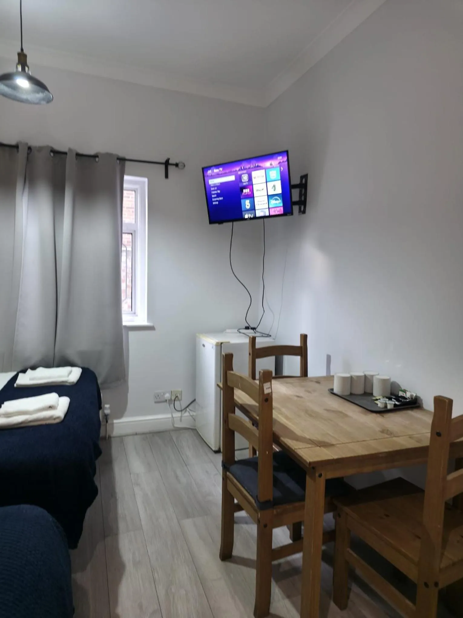 TV and multimedia, Bed in Golders Park Hotel