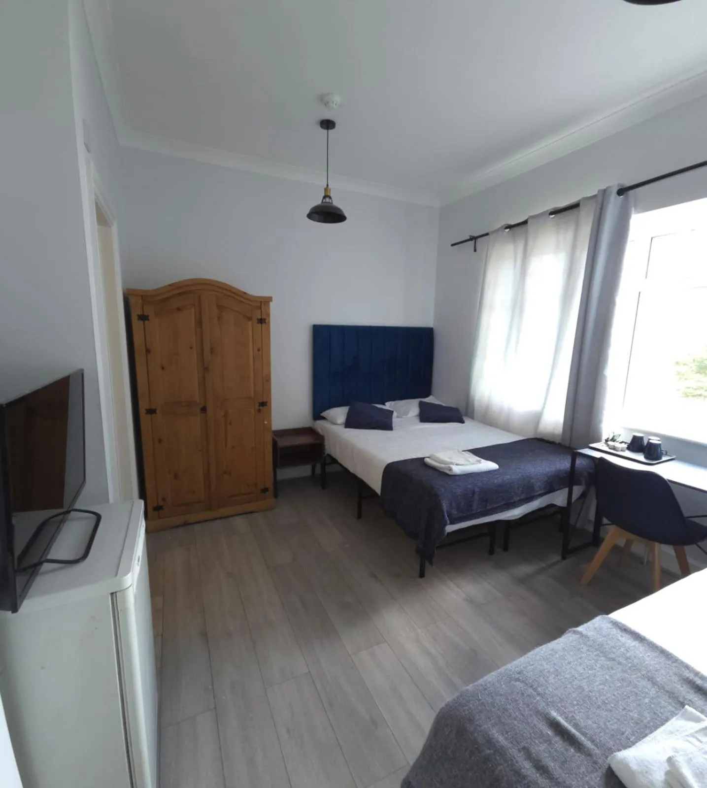 Bed in Golders Park Hotel