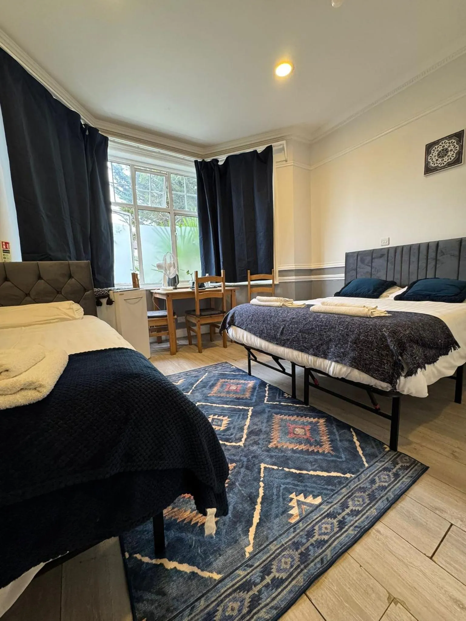 Bed in Golders Park Hotel