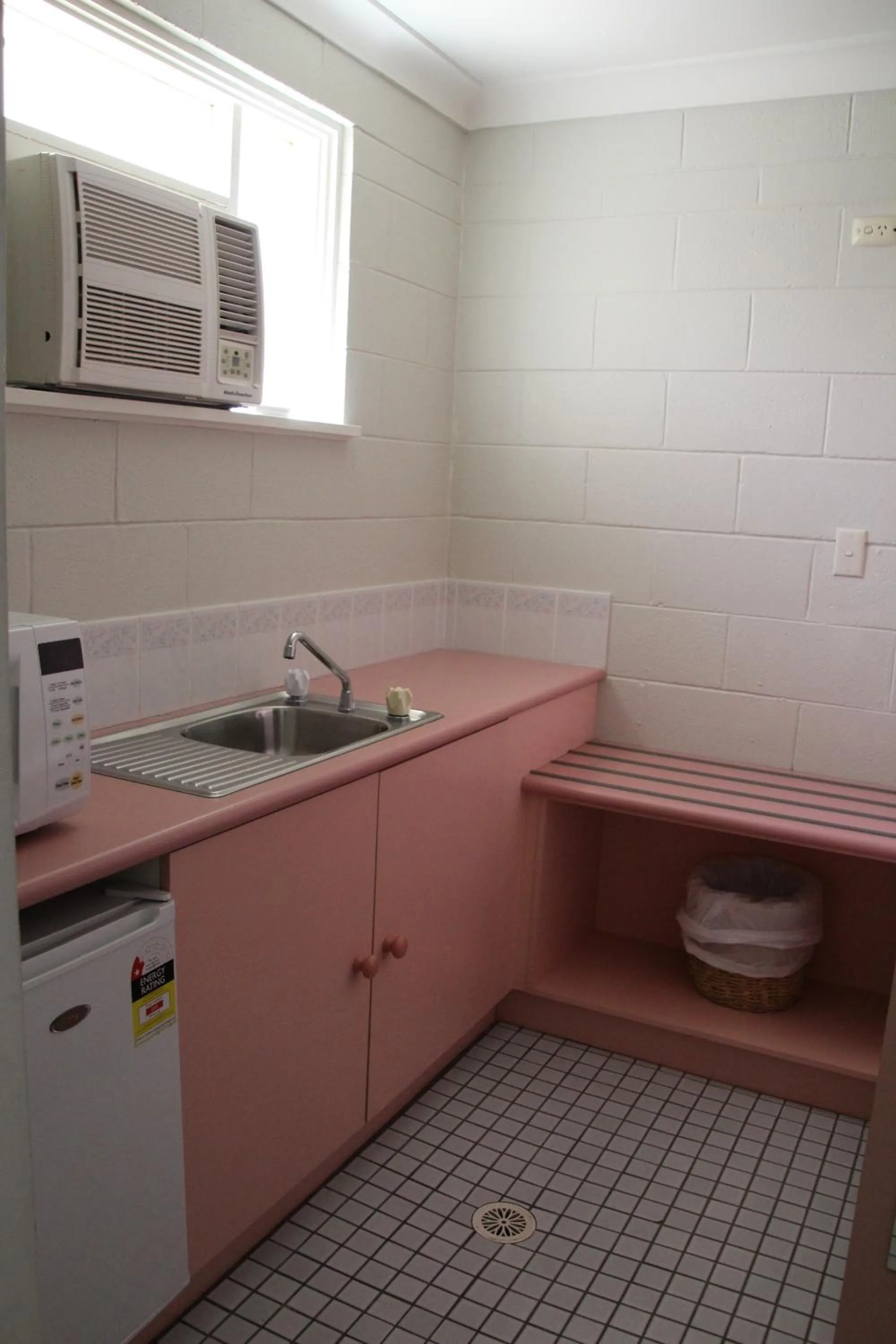 Kitchen or kitchenette in Central Coast Motel