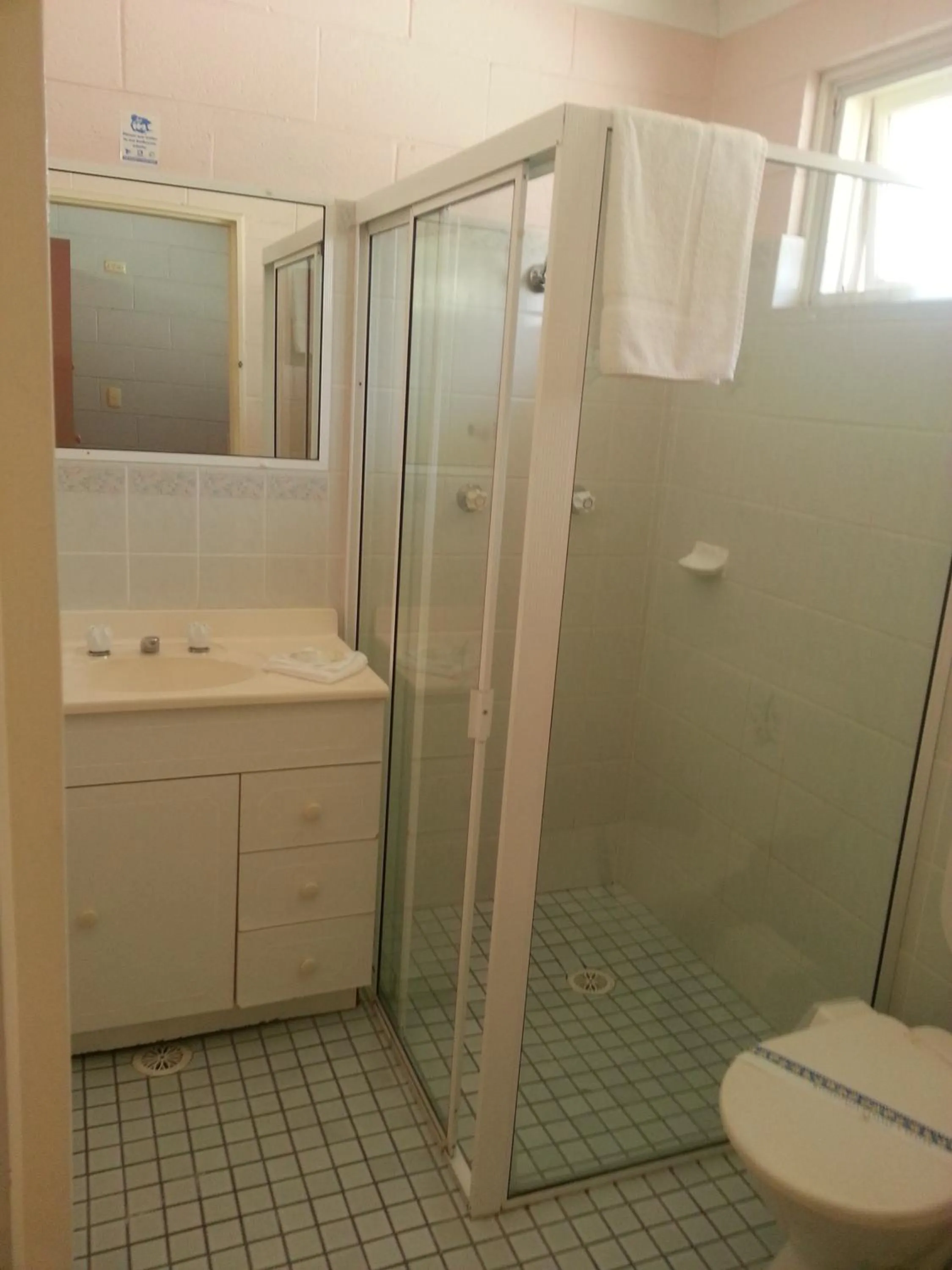 Toilet in Central Coast Motel