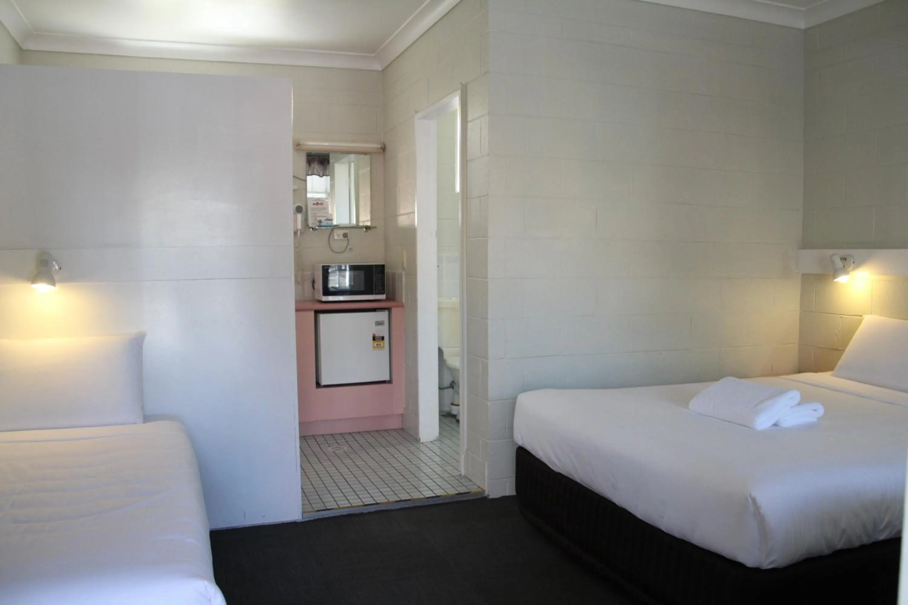 Photo of the whole room, Bed in Central Coast Motel