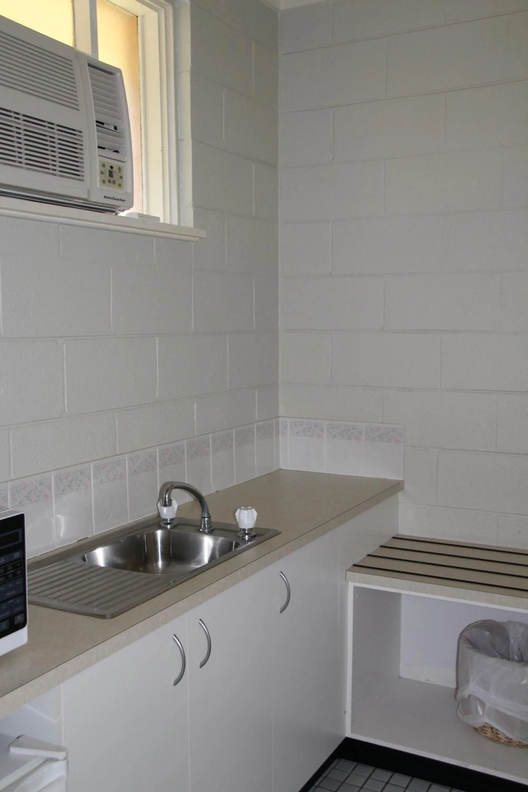 Kitchen or kitchenette in Central Coast Motel