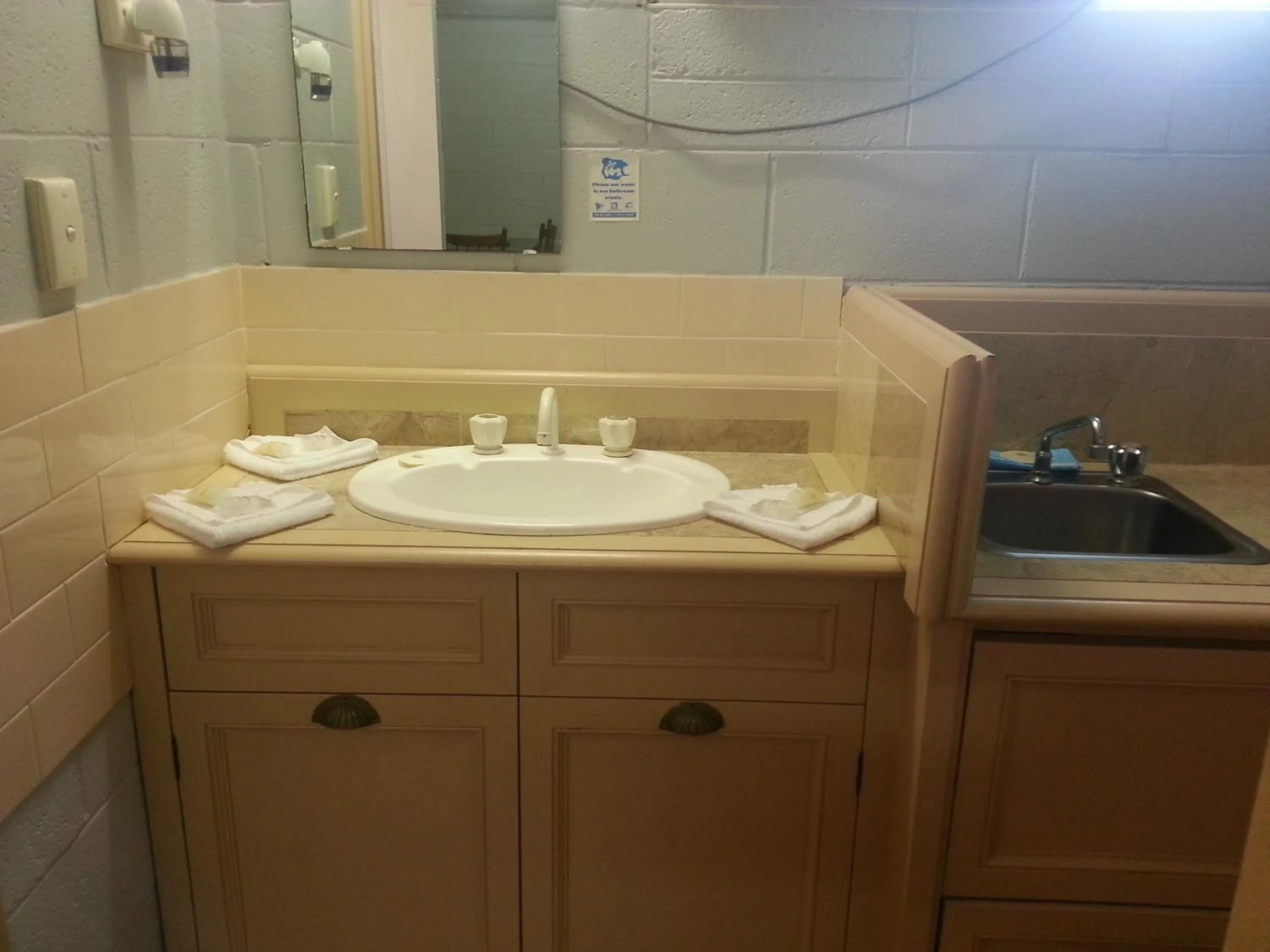 Coffee/tea facilities in Central Coast Motel