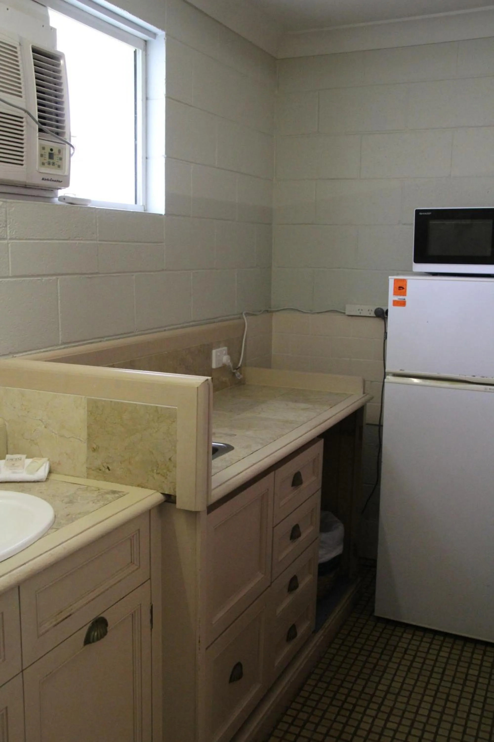 Kitchen or kitchenette in Central Coast Motel