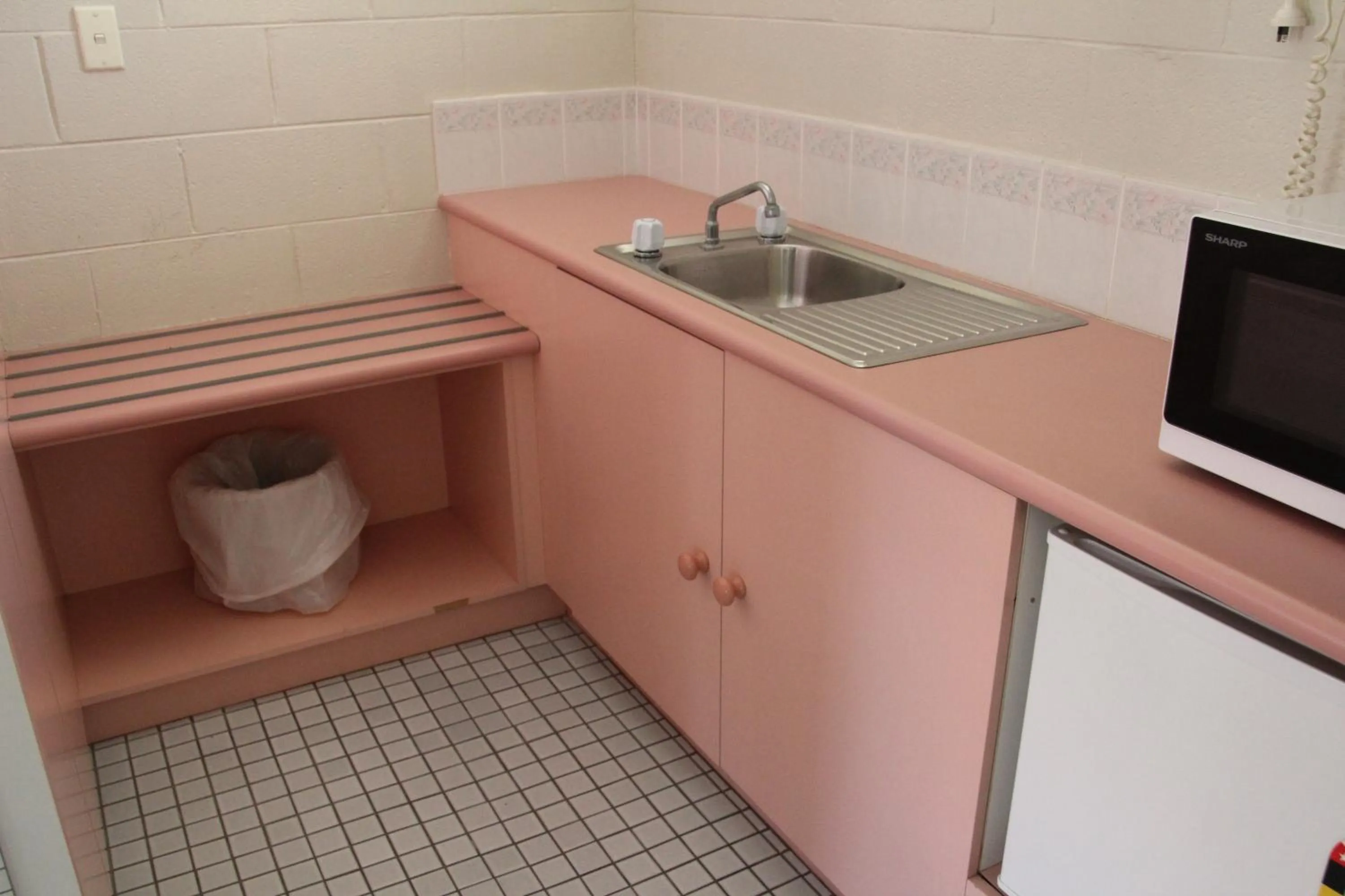 Kitchen or kitchenette in Central Coast Motel