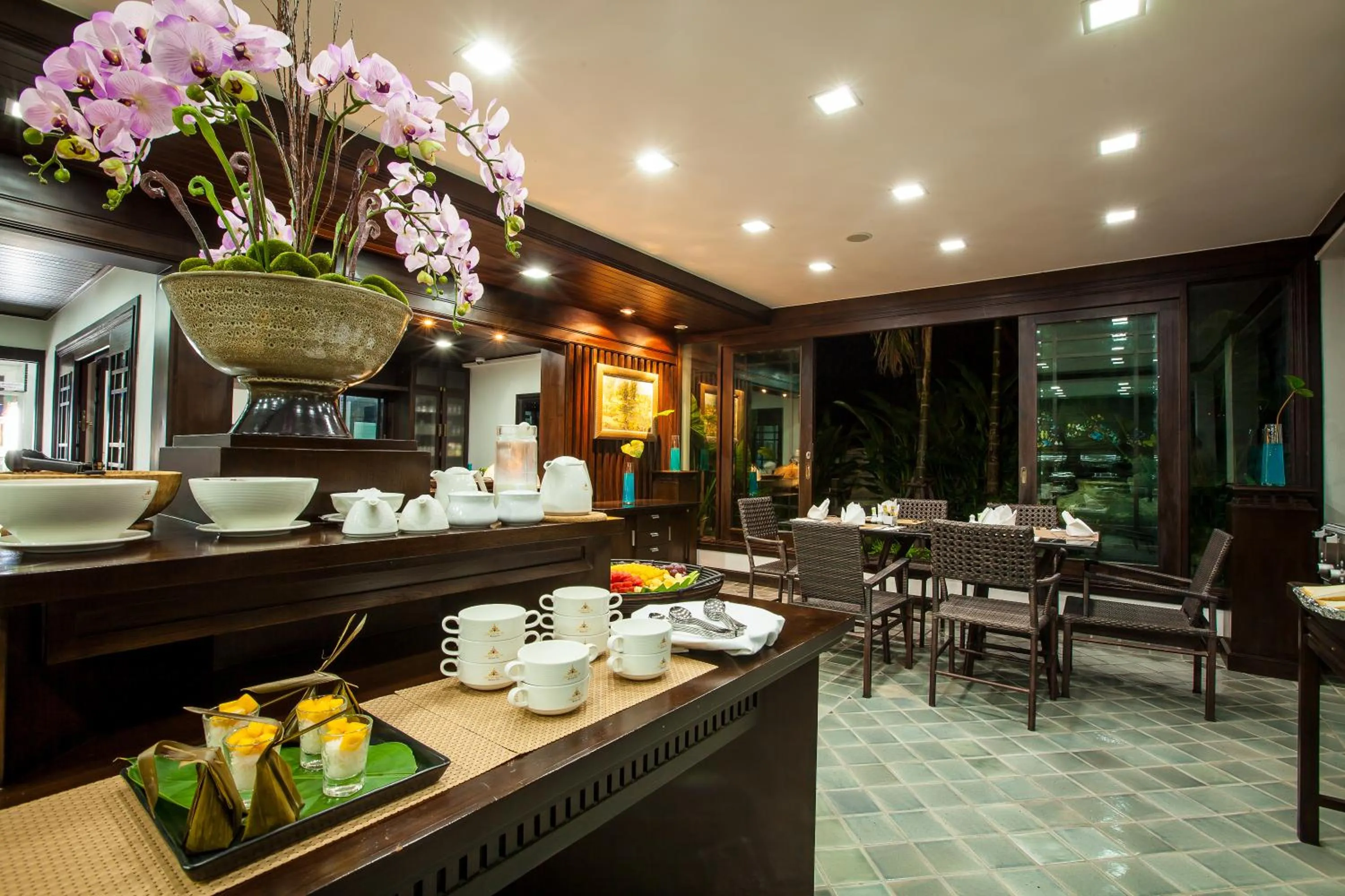Restaurant/places to eat in Huernnana Boutique Hotel