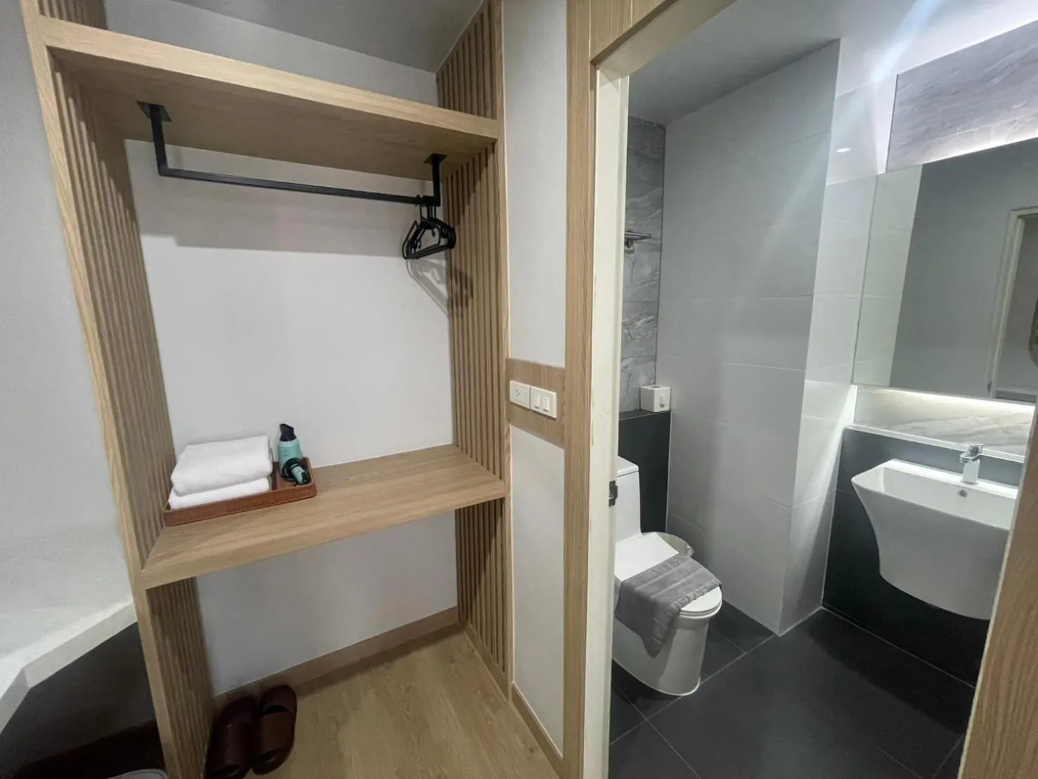 Shower in Baan Bangkok 97 Hotel