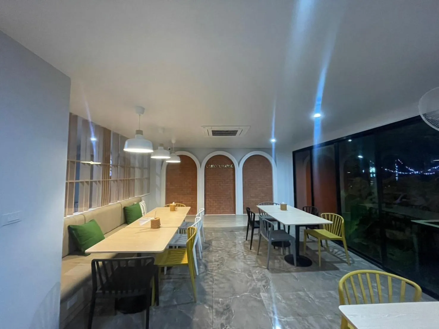 Restaurant/places to eat in Baan Bangkok 97 Hotel