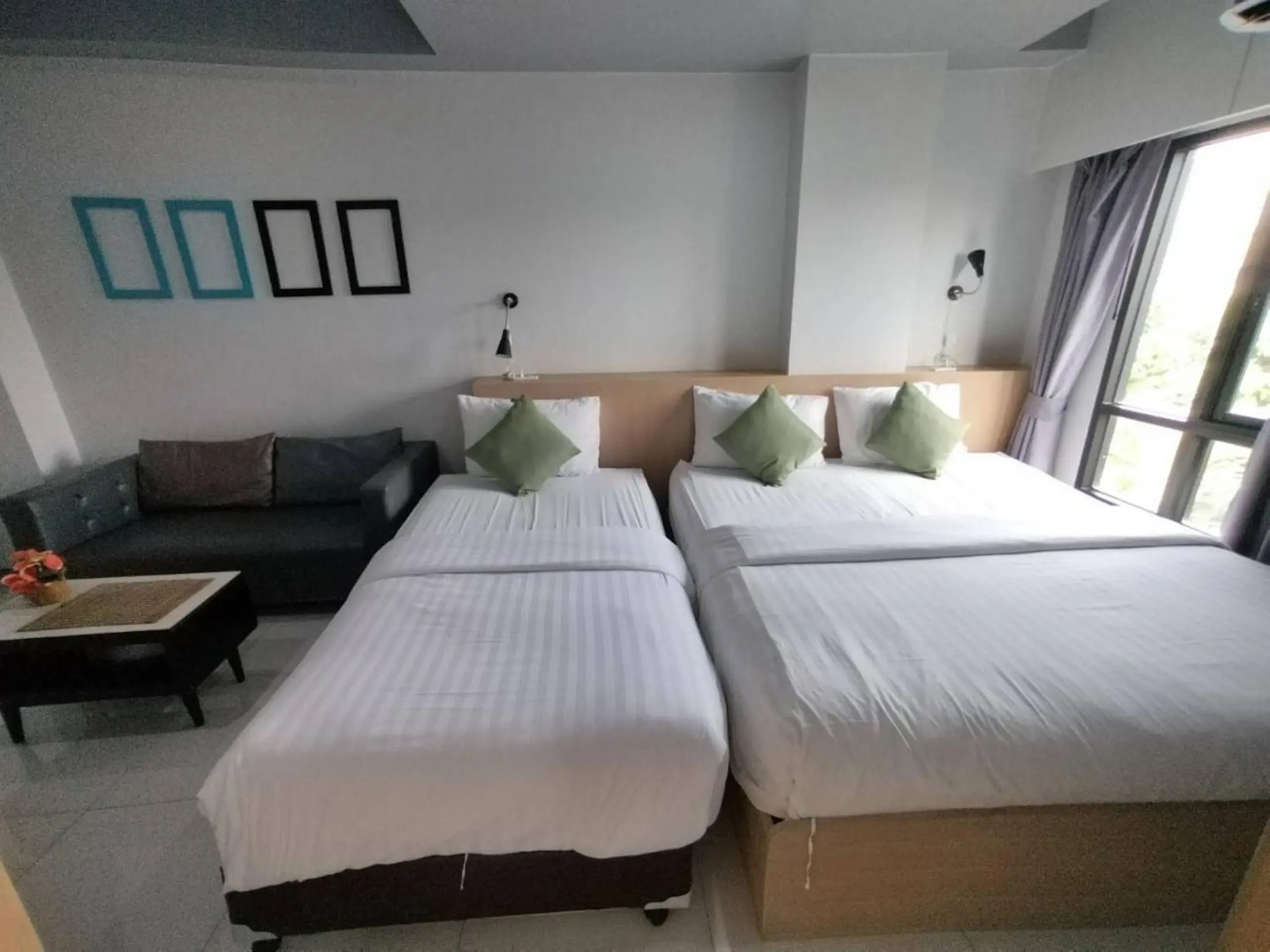 Deluxe Triple Room in Baan Bangkok 97 Hotel Deluxe Triple Room in Baan Bangkok 97 Hotel